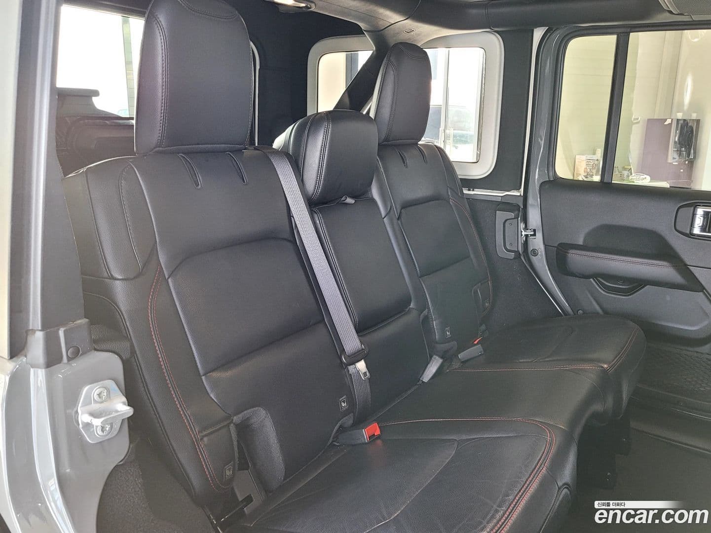 Main__Slider__Photo:Wrangler Jeep 2023.8-18