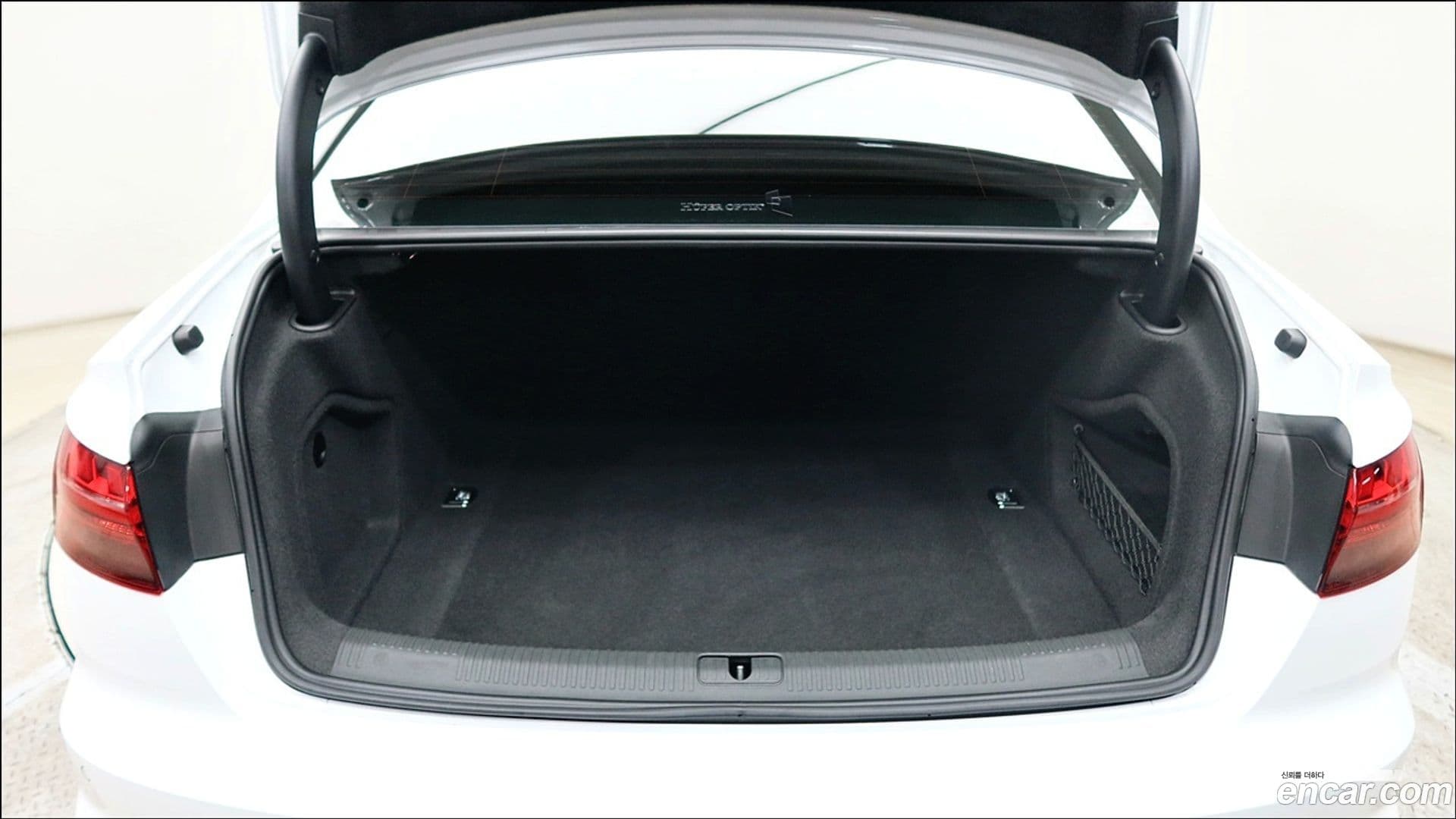 Main__Slider__Photo:A4 Audi 2020.10-6