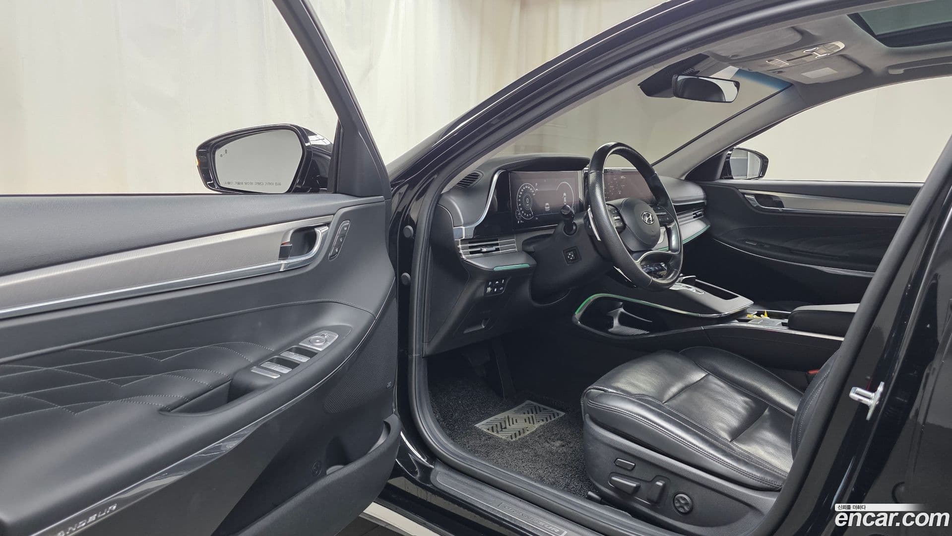 Main__Slider__Photo:Grandeur Hyundai 2020.6-9