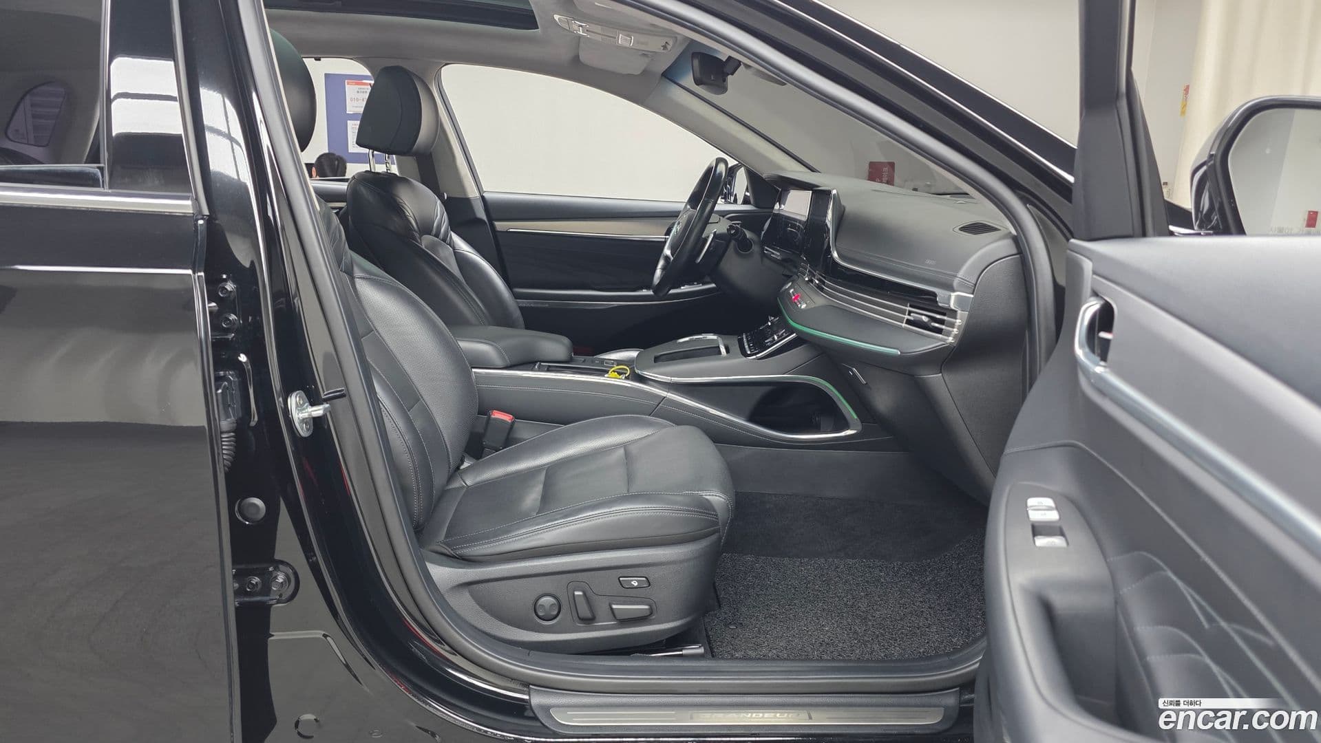 Main__Slider__Photo:Grandeur Hyundai 2020.6-10