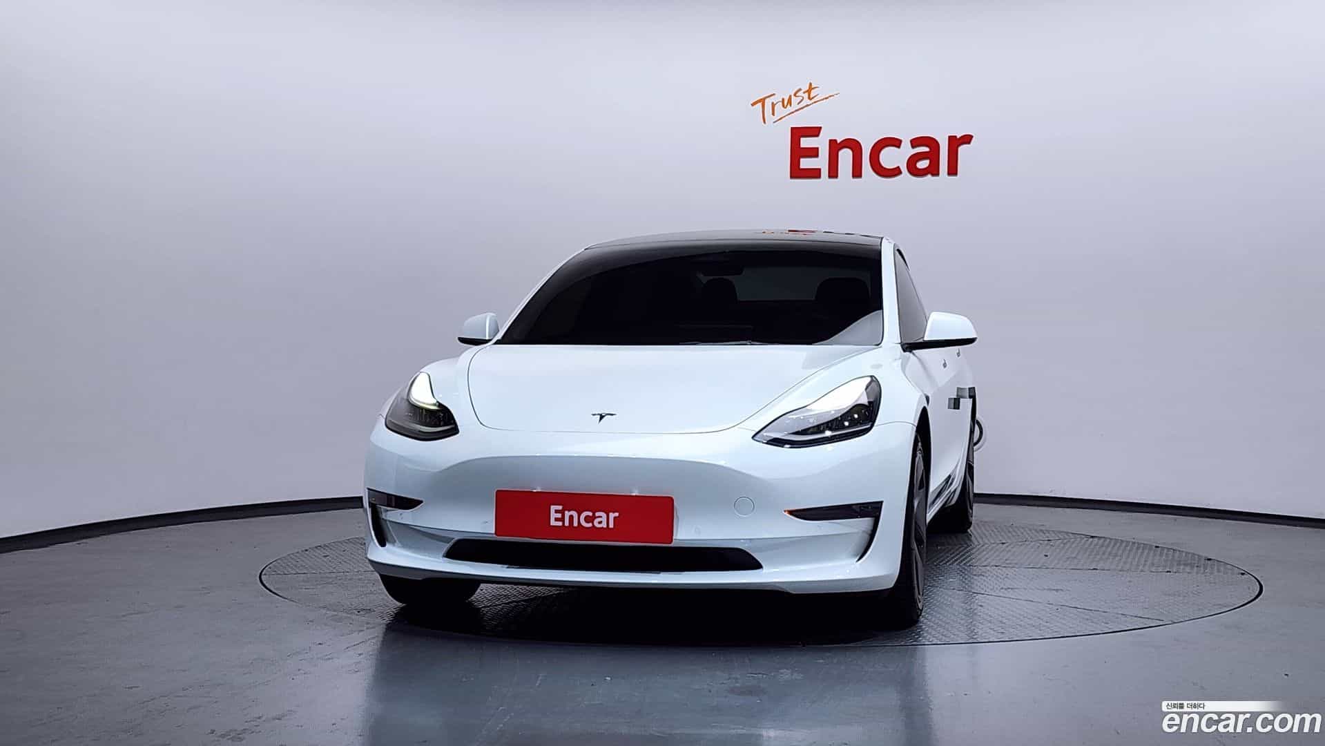 Model 3 Tesla 2022.8-OUTER-003