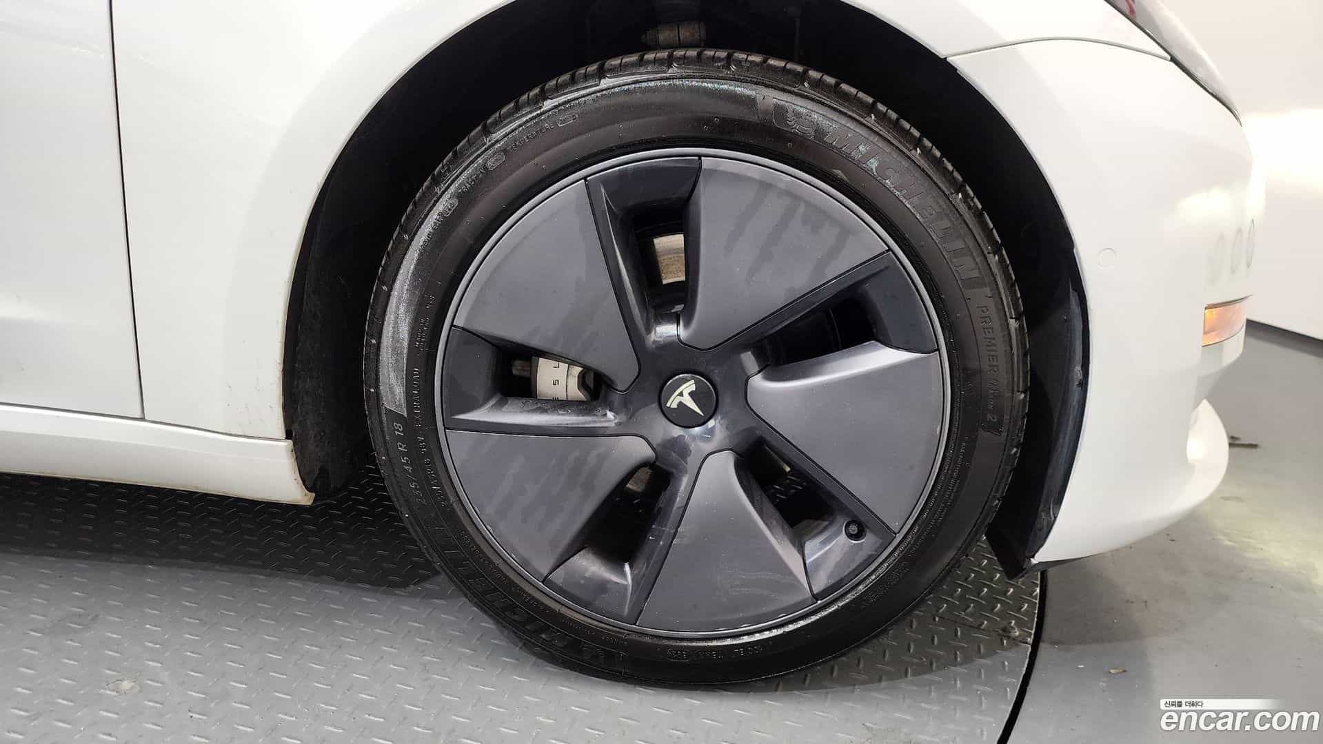 Model 3 Tesla 2022.8-OUTER-005