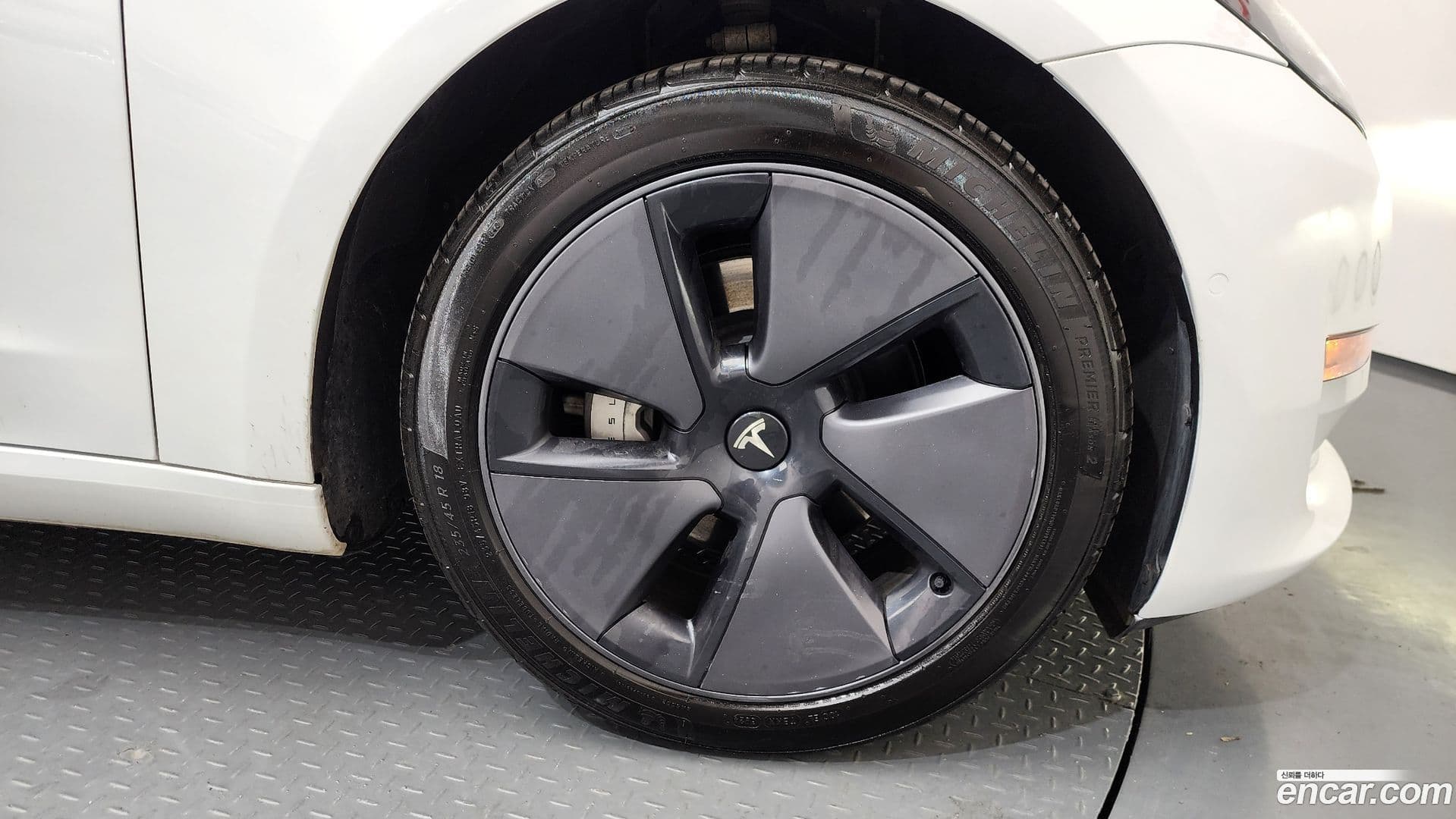 Main__Slider__Photo:Model 3 Tesla 2022.8-4