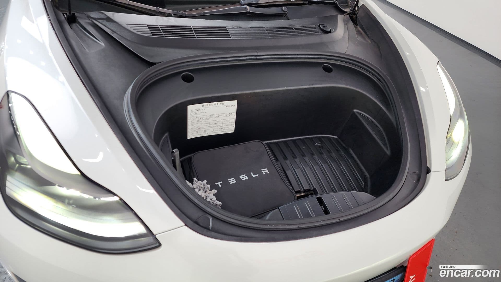 Main__Slider__Photo:Model 3 Tesla 2022.8-5