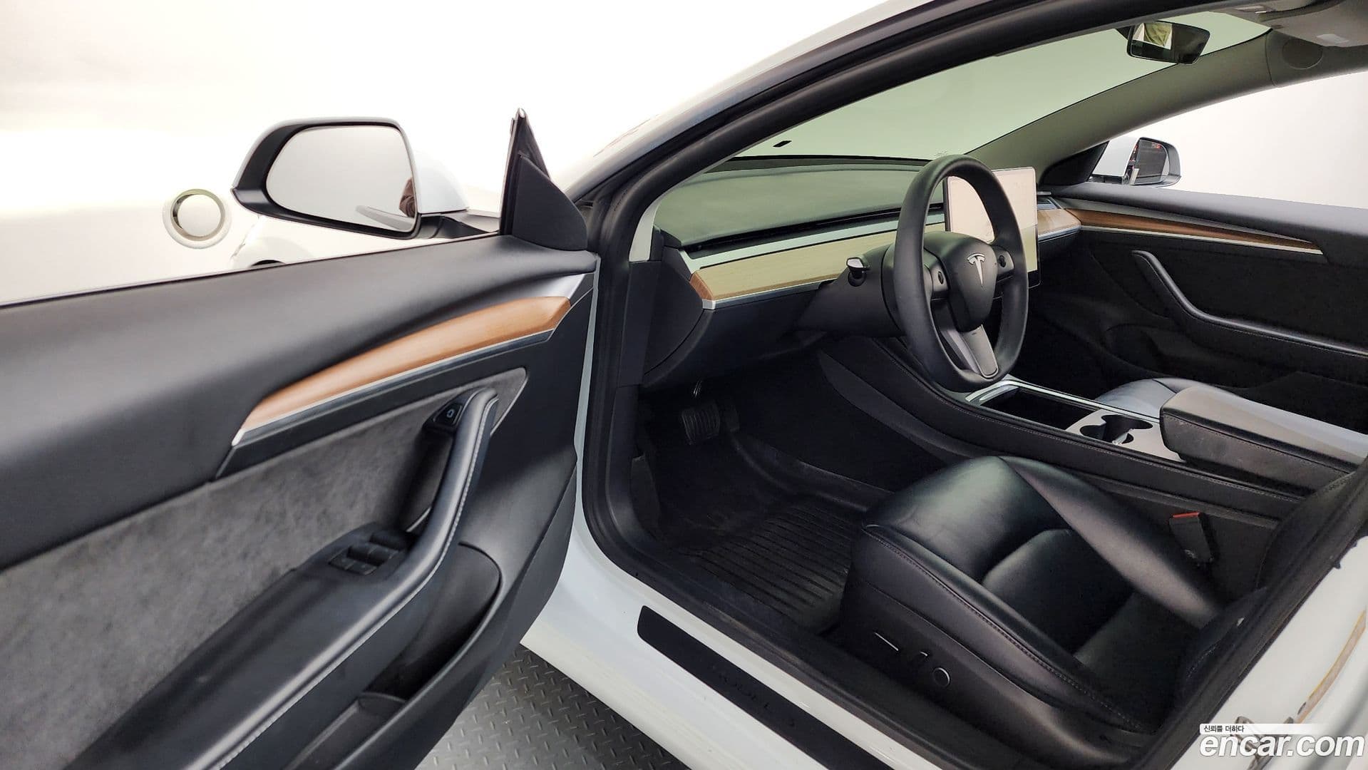 Main__Slider__Photo:Model 3 Tesla 2022.8-9