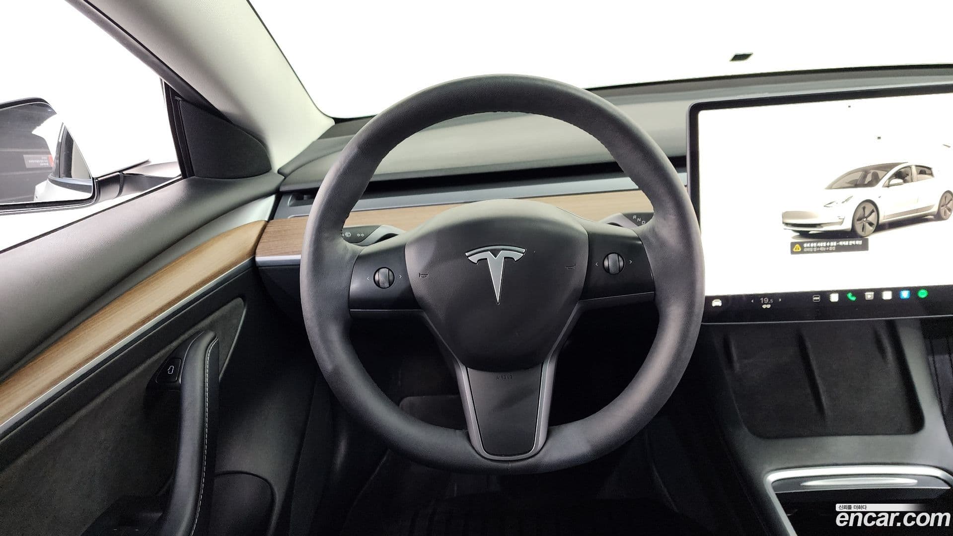 Main__Slider__Photo:Model 3 Tesla 2022.8-12