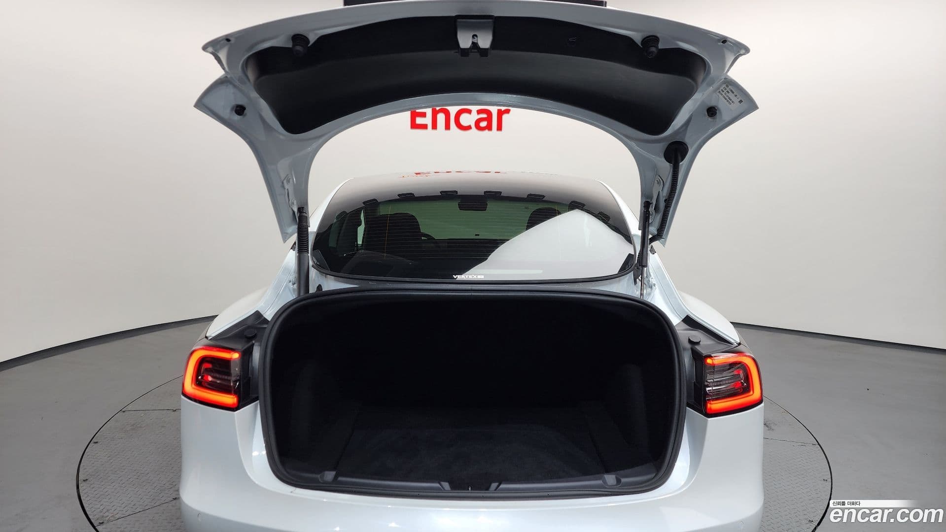 Main__Slider__Photo:Model 3 Tesla 2022.8-19