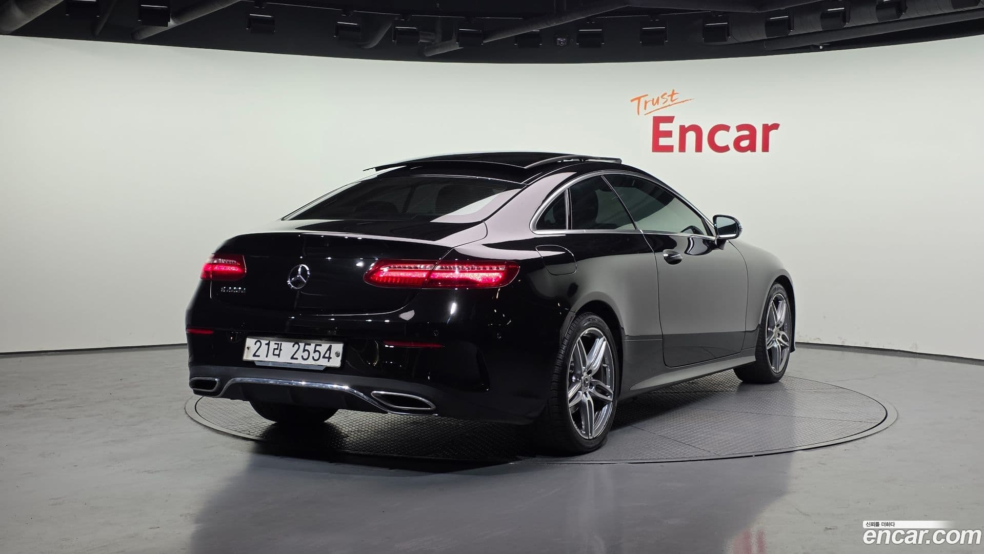 Main__Slider__Photo:E-Class Mercedes-Benz 2019.3-1