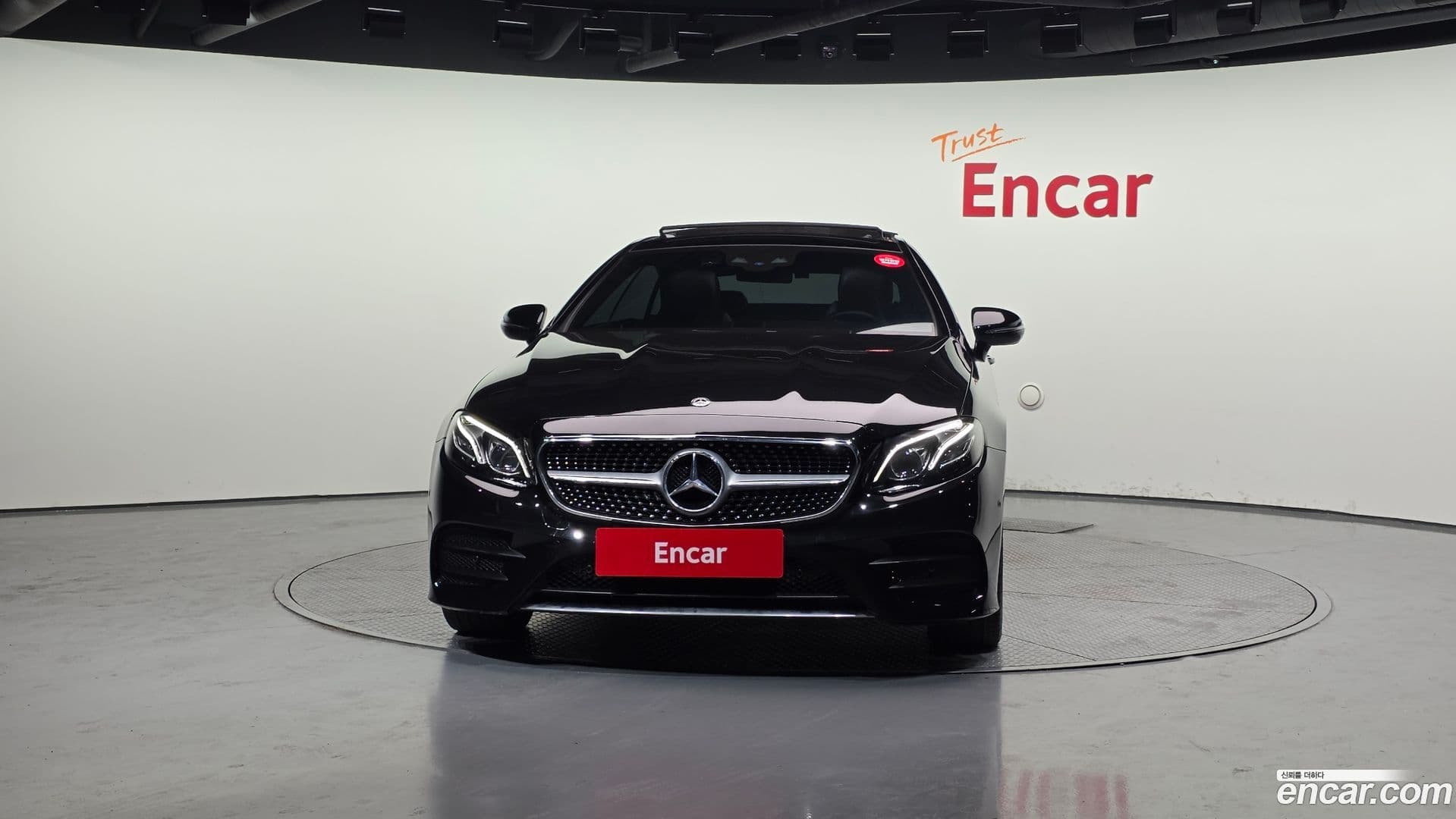 Main__Slider__Photo:E-Class Mercedes-Benz 2019.3-2