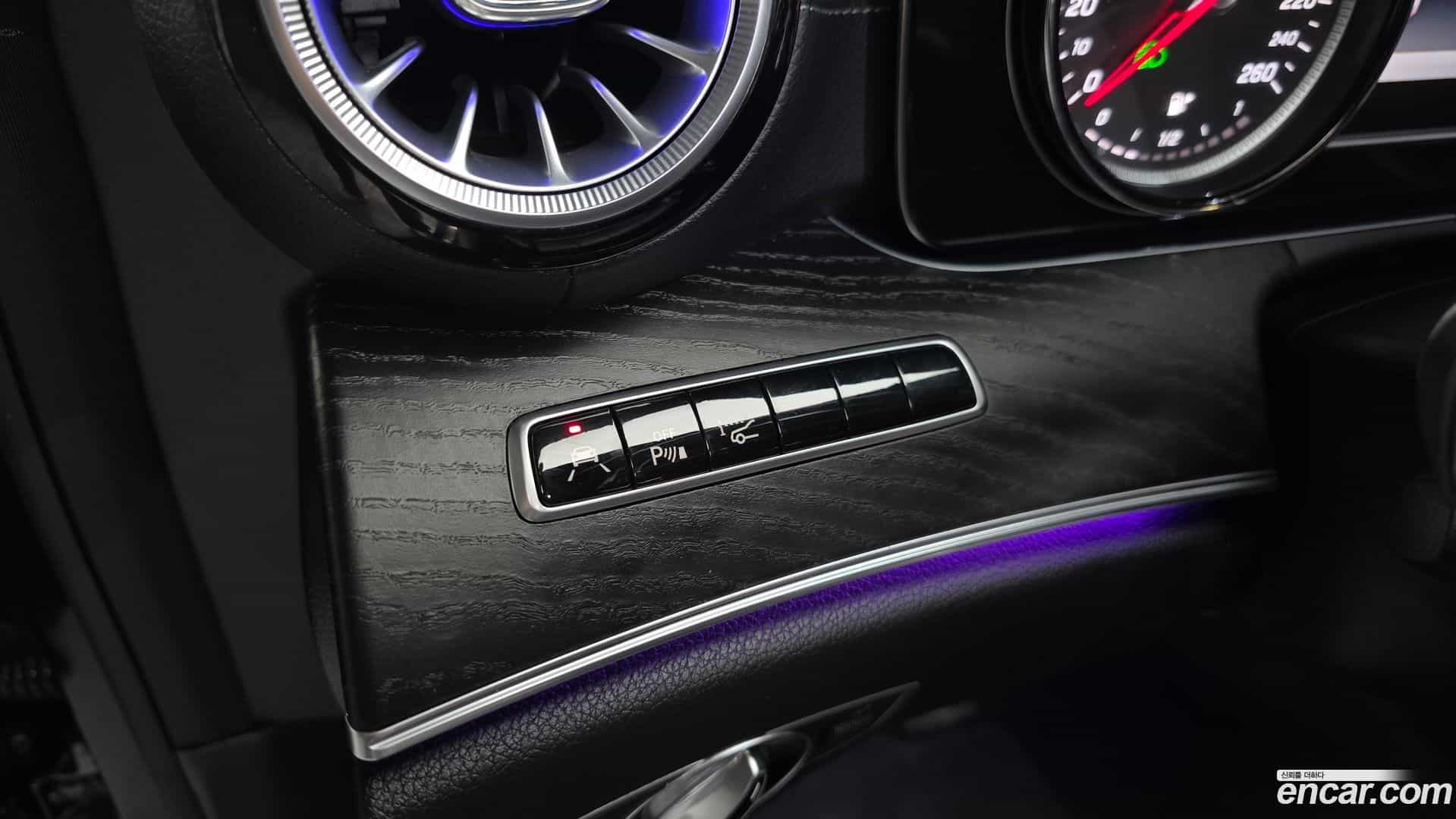 E-Class Mercedes-Benz 2019.3-OPTION-021