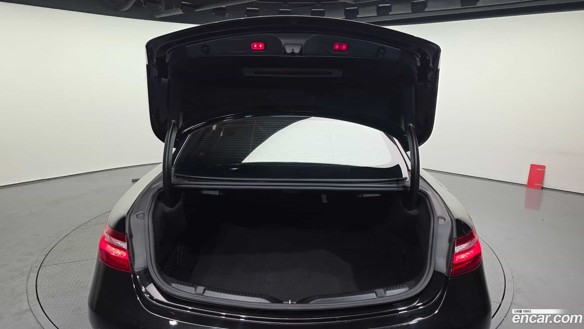 E-Class Mercedes-Benz 2019.3-OPTION-024