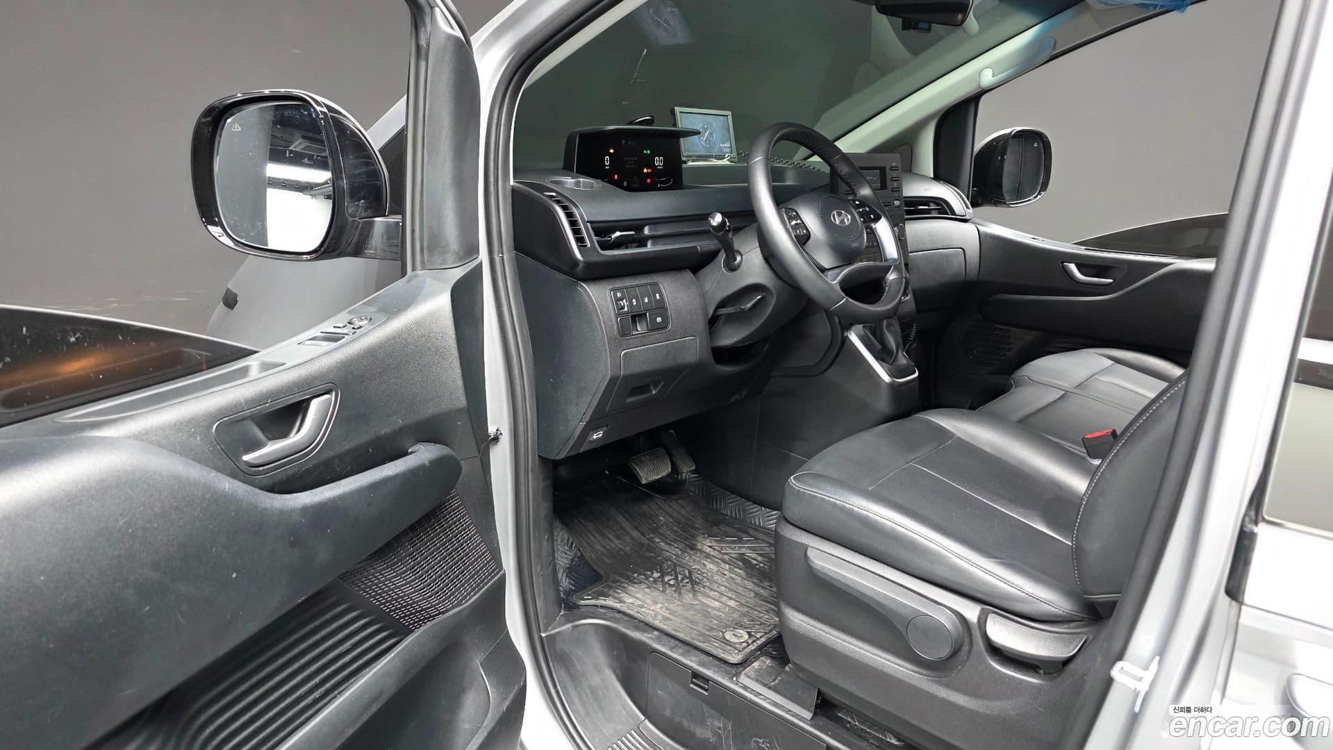 Main__Slider__Photo:Staria Hyundai 2024.11-9