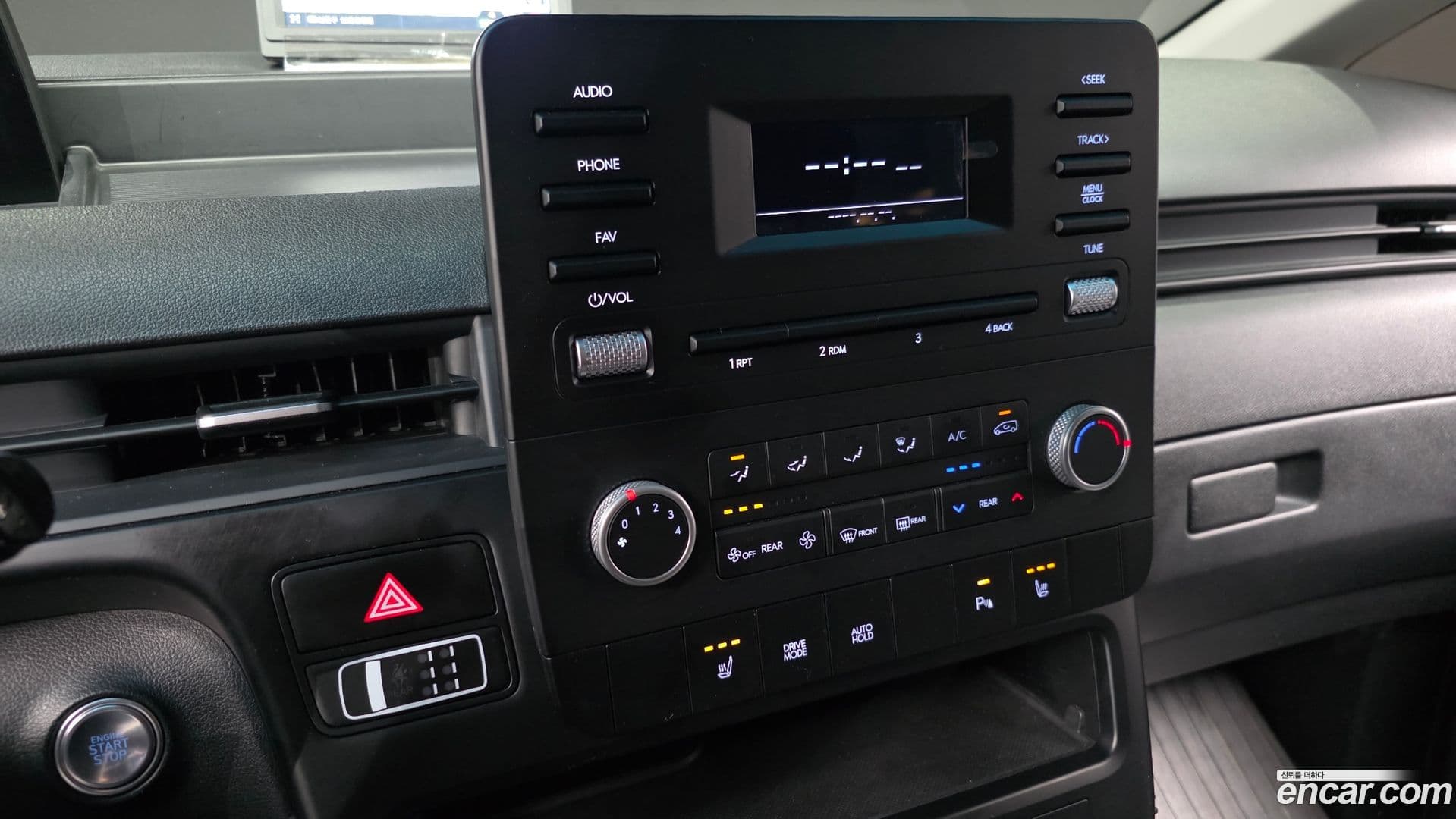 Main__Slider__Photo:Staria Hyundai 2024.11-17