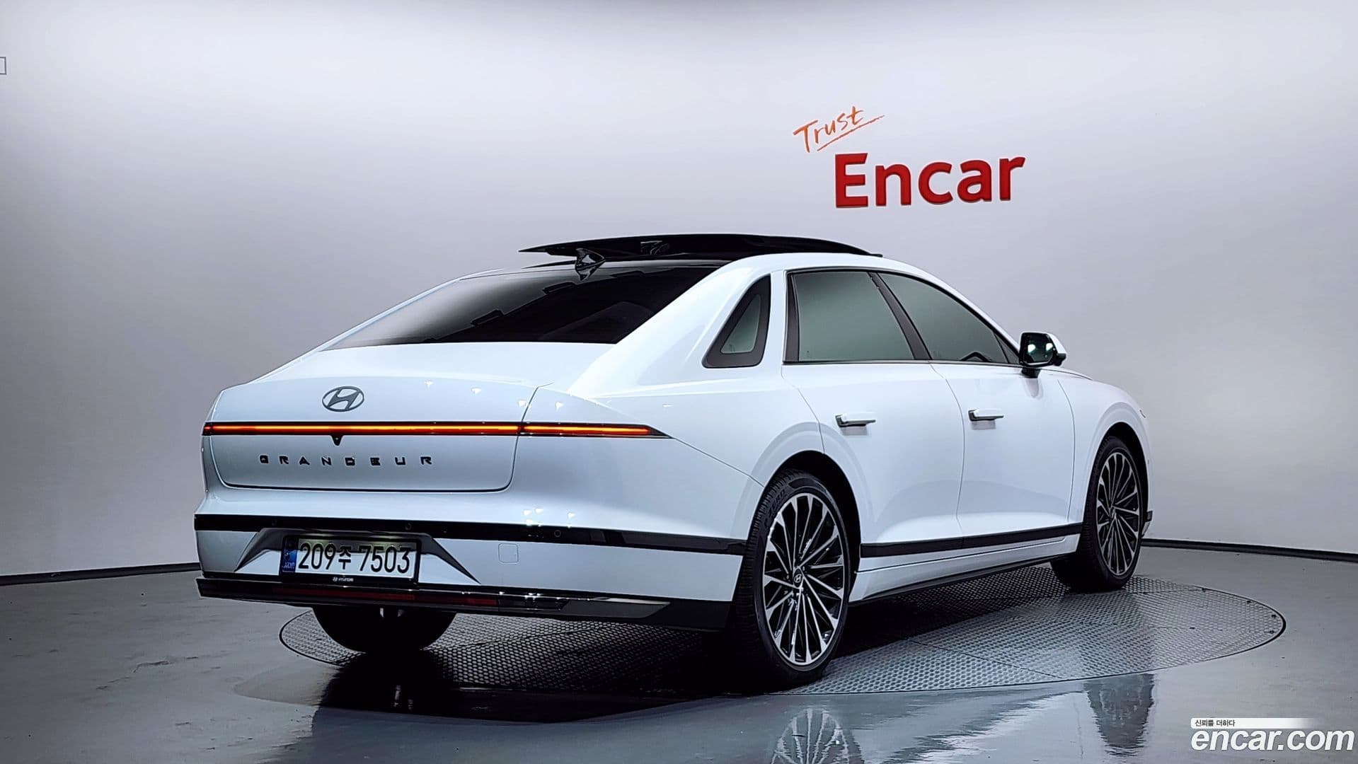 Main__Slider__Photo:Grandeur Hyundai 2024.10-1