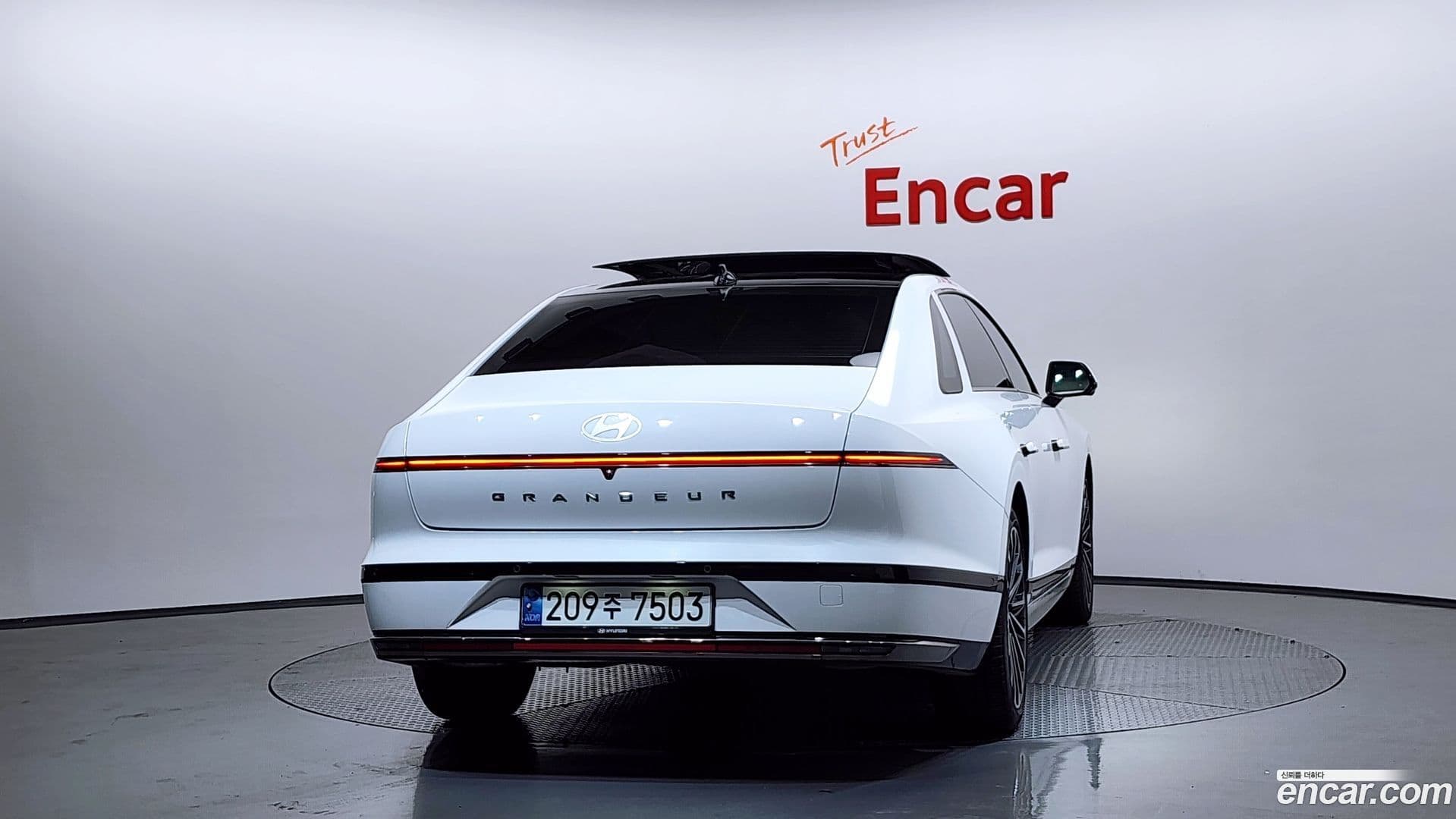 Main__Slider__Photo:Grandeur Hyundai 2024.10-3