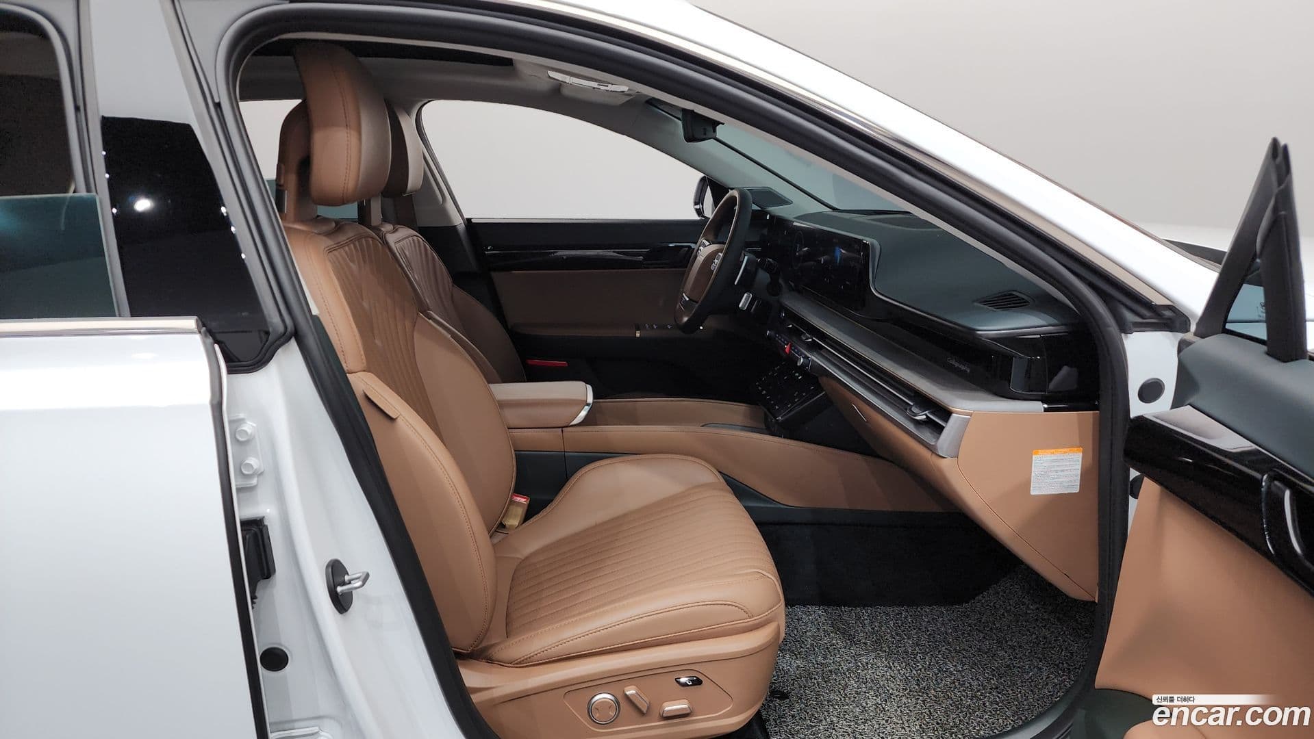 Main__Slider__Photo:Grandeur Hyundai 2024.10-10