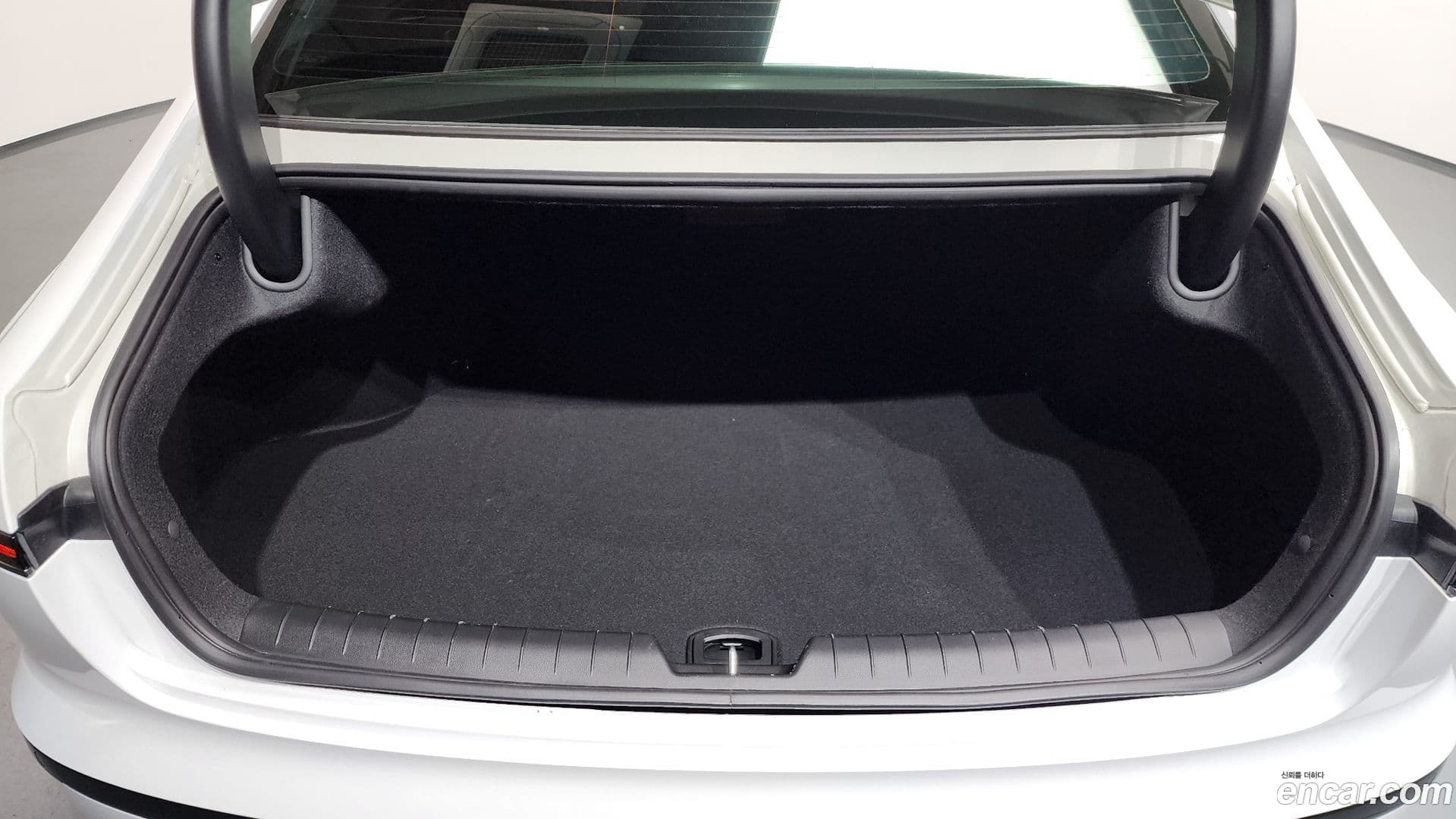 Main__Slider__Photo:Grandeur Hyundai 2024.10-19