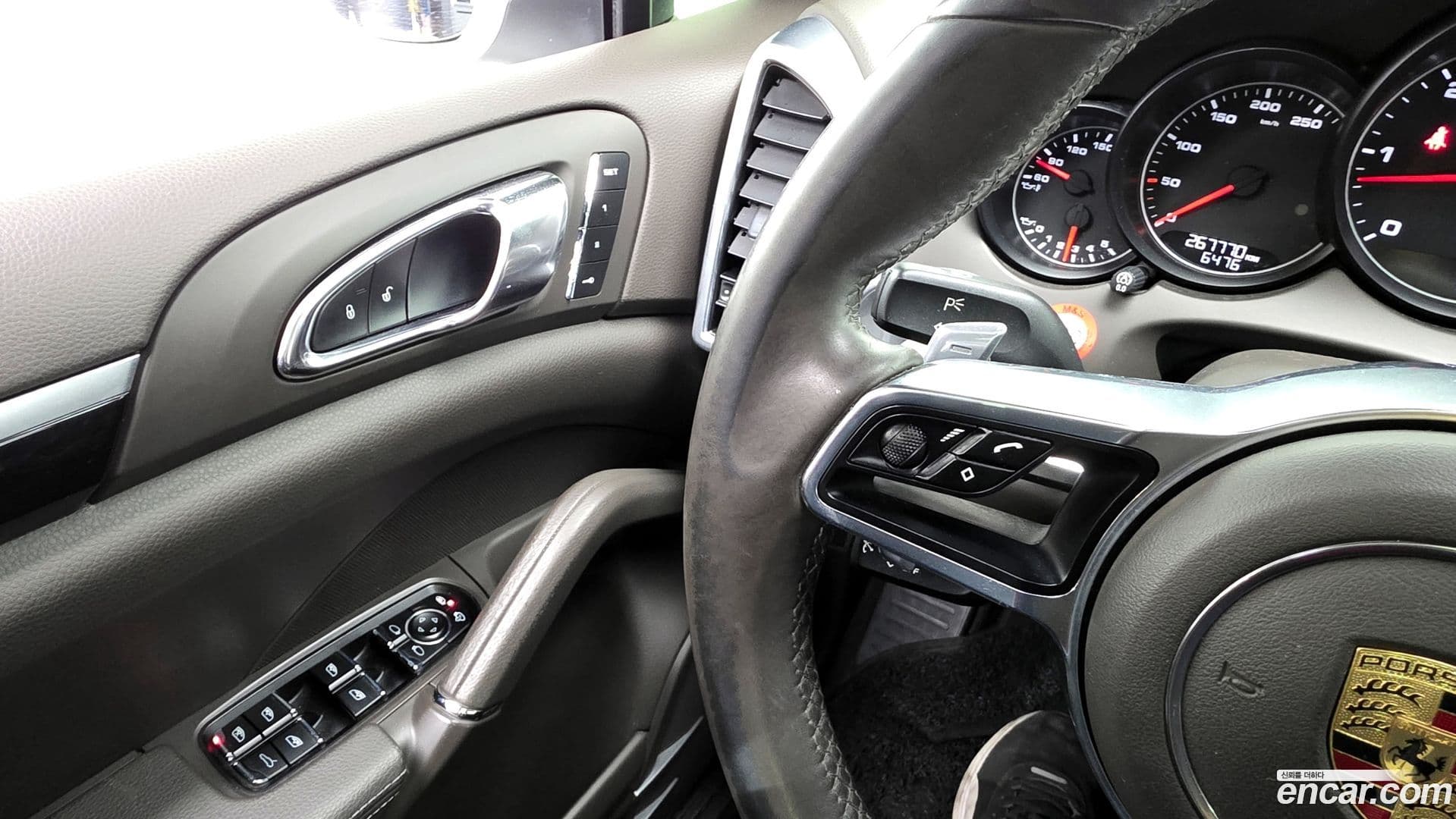 Main__Slider__Photo:Cayenne Porsche 2015.11-16