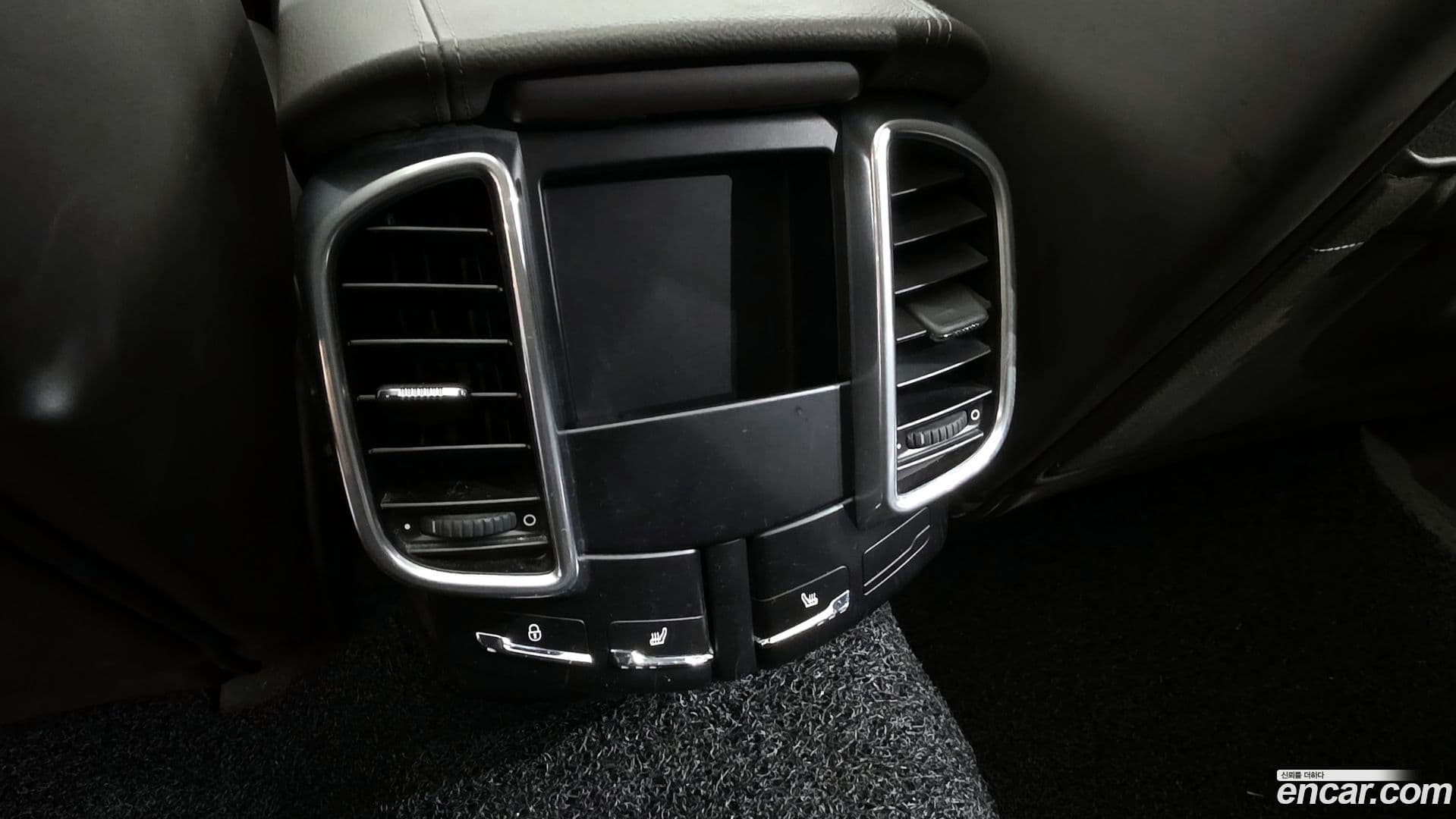 Main__Slider__Photo:Cayenne Porsche 2015.11-17