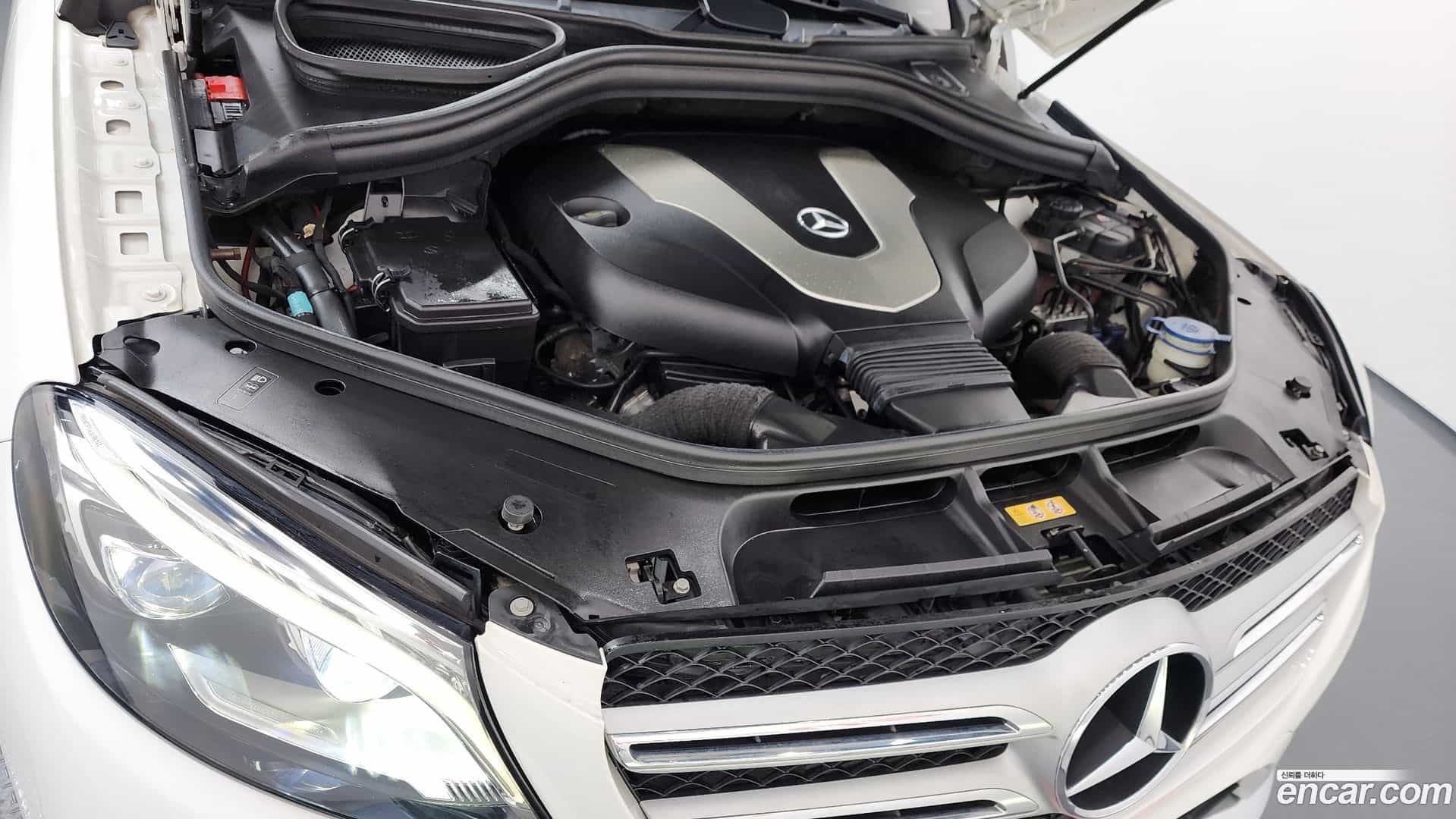 GLE-Class Mercedes-Benz 2016.9-OUTER-006