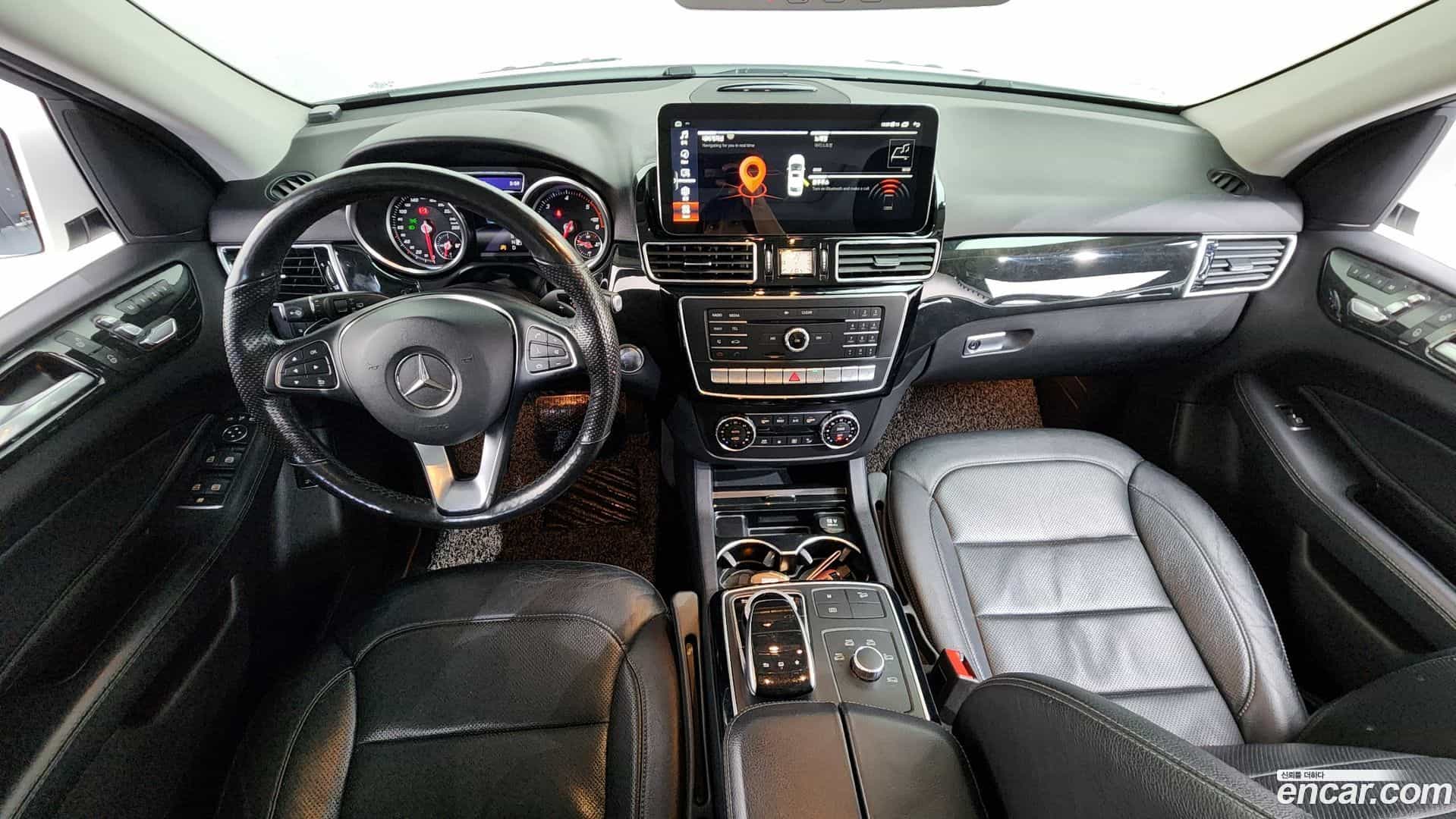 GLE-Class Mercedes-Benz 2016.9-INNER-007