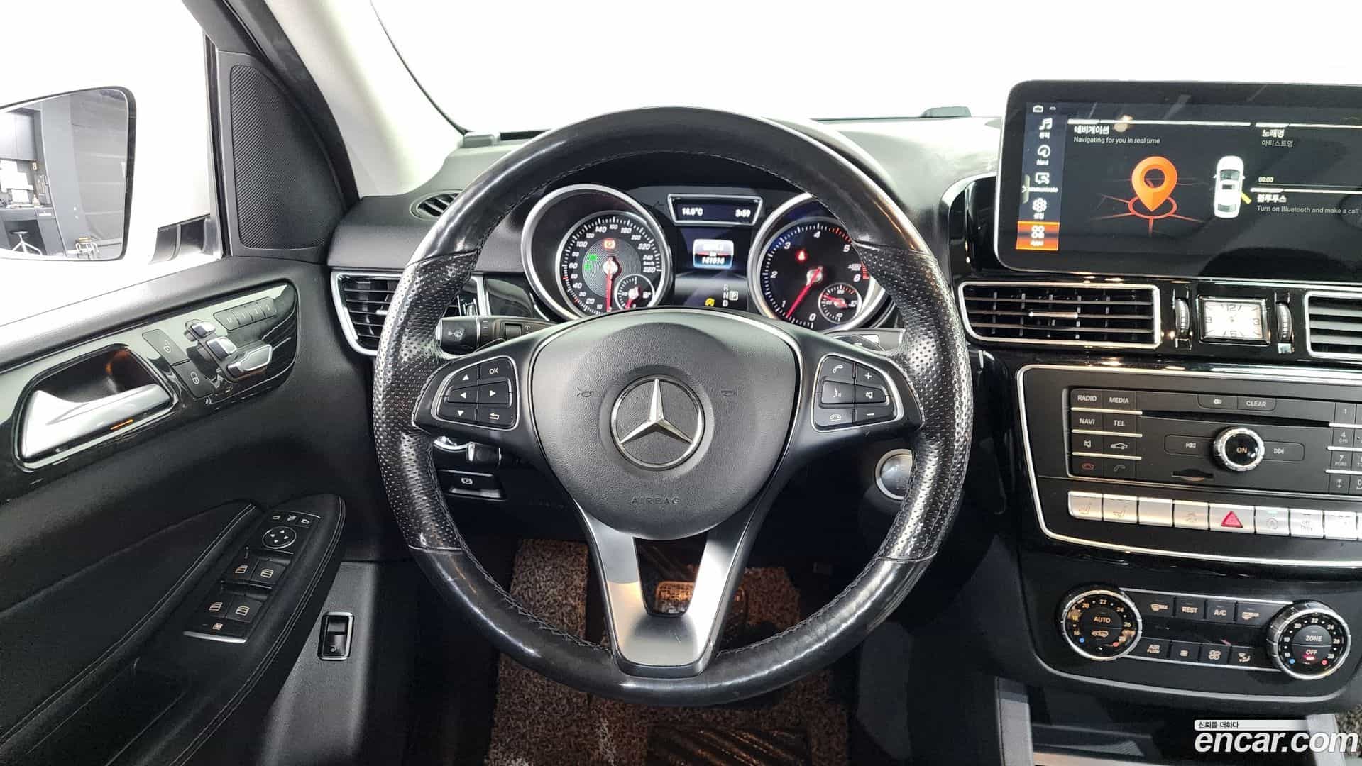 GLE-Class Mercedes-Benz 2016.9-OPTION-017