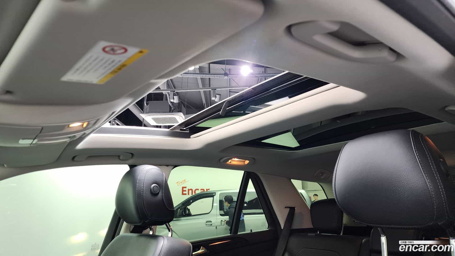 GLE-Class Mercedes-Benz 2016.9-OPTION-023