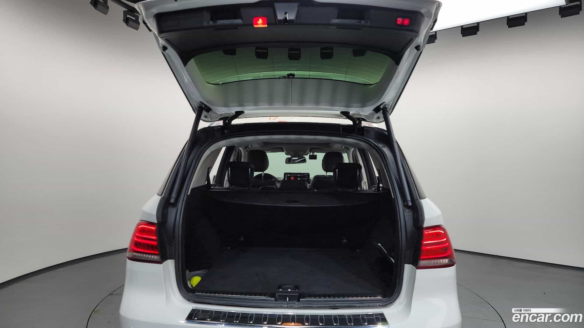 GLE-Class Mercedes-Benz 2016.9-OPTION-024