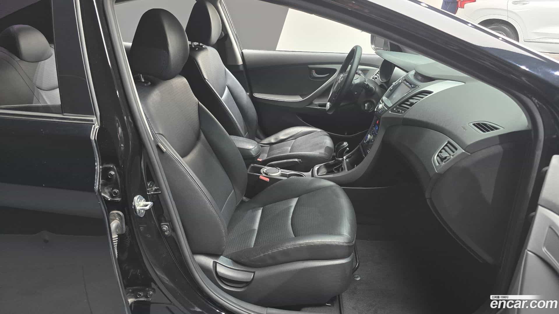 AVANTE Hyundai 2014.6-INNER-010