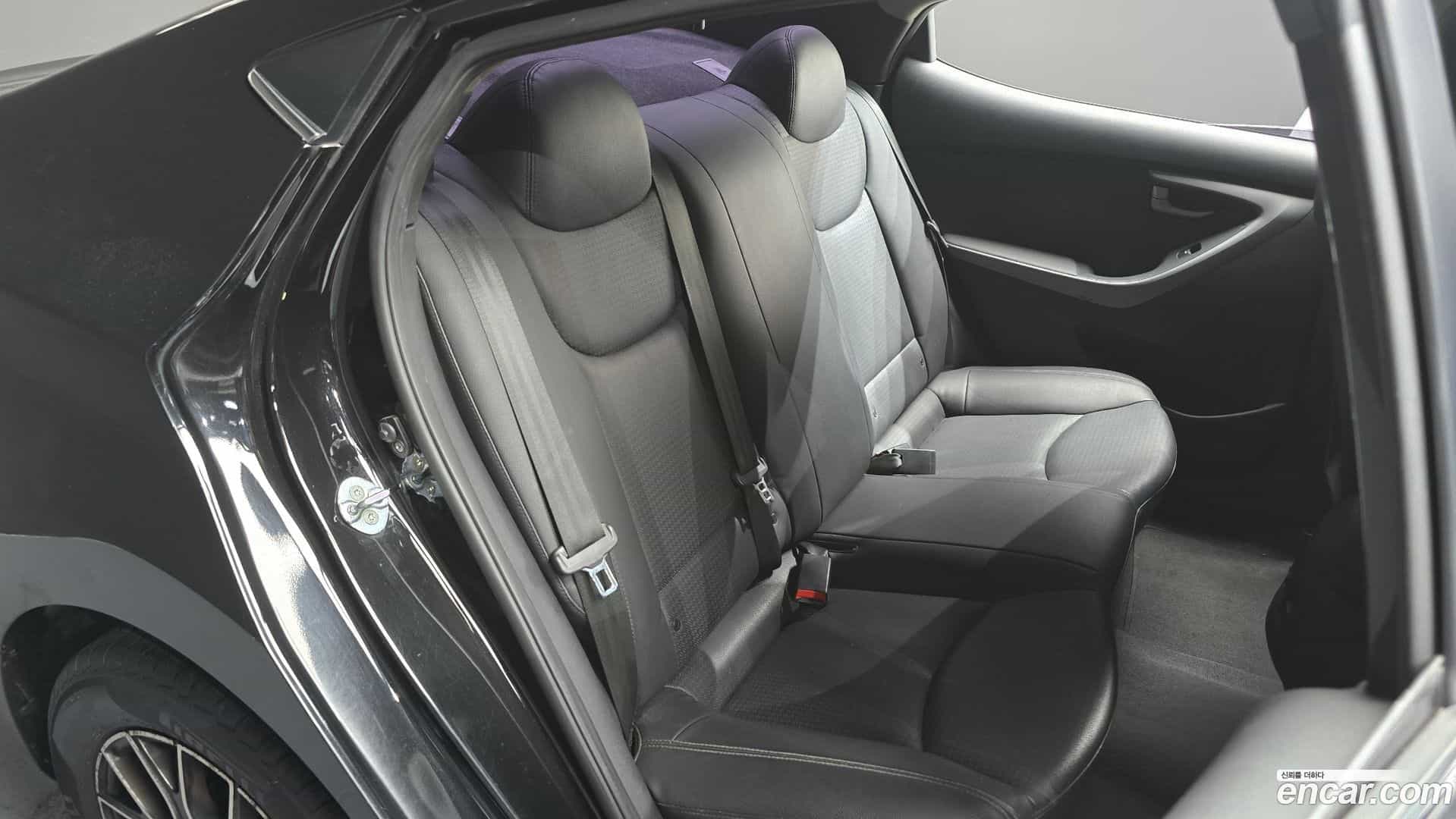 AVANTE Hyundai 2014.6-OPTION-016