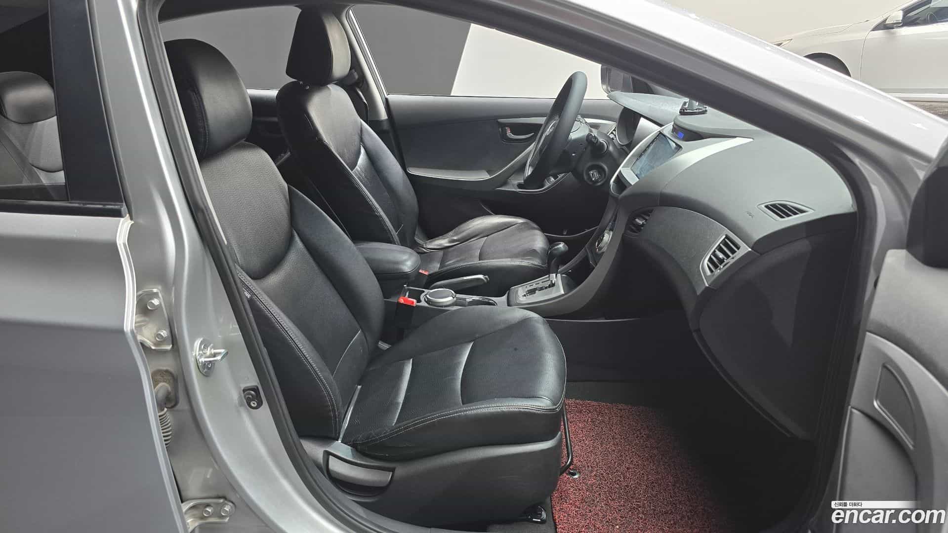 AVANTE Hyundai 2010.7-INNER-010