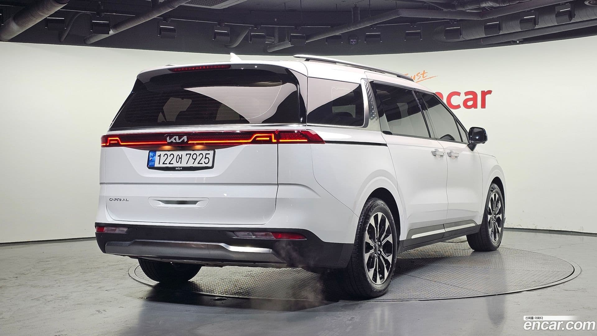 Main__Slider__Photo:Canival Kia 2023.3-1