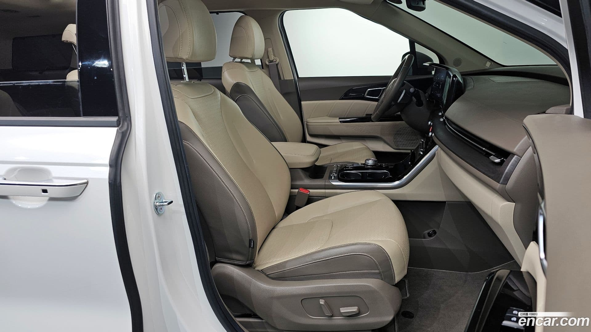 Main__Slider__Photo:Canival Kia 2023.3-9