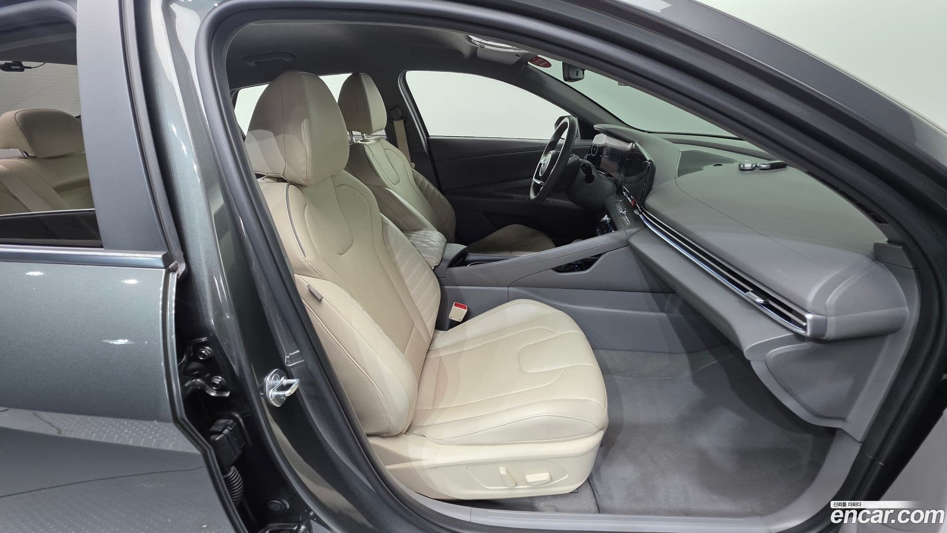 Main__Slider__Photo:AVANTE Hyundai 2022.3-9