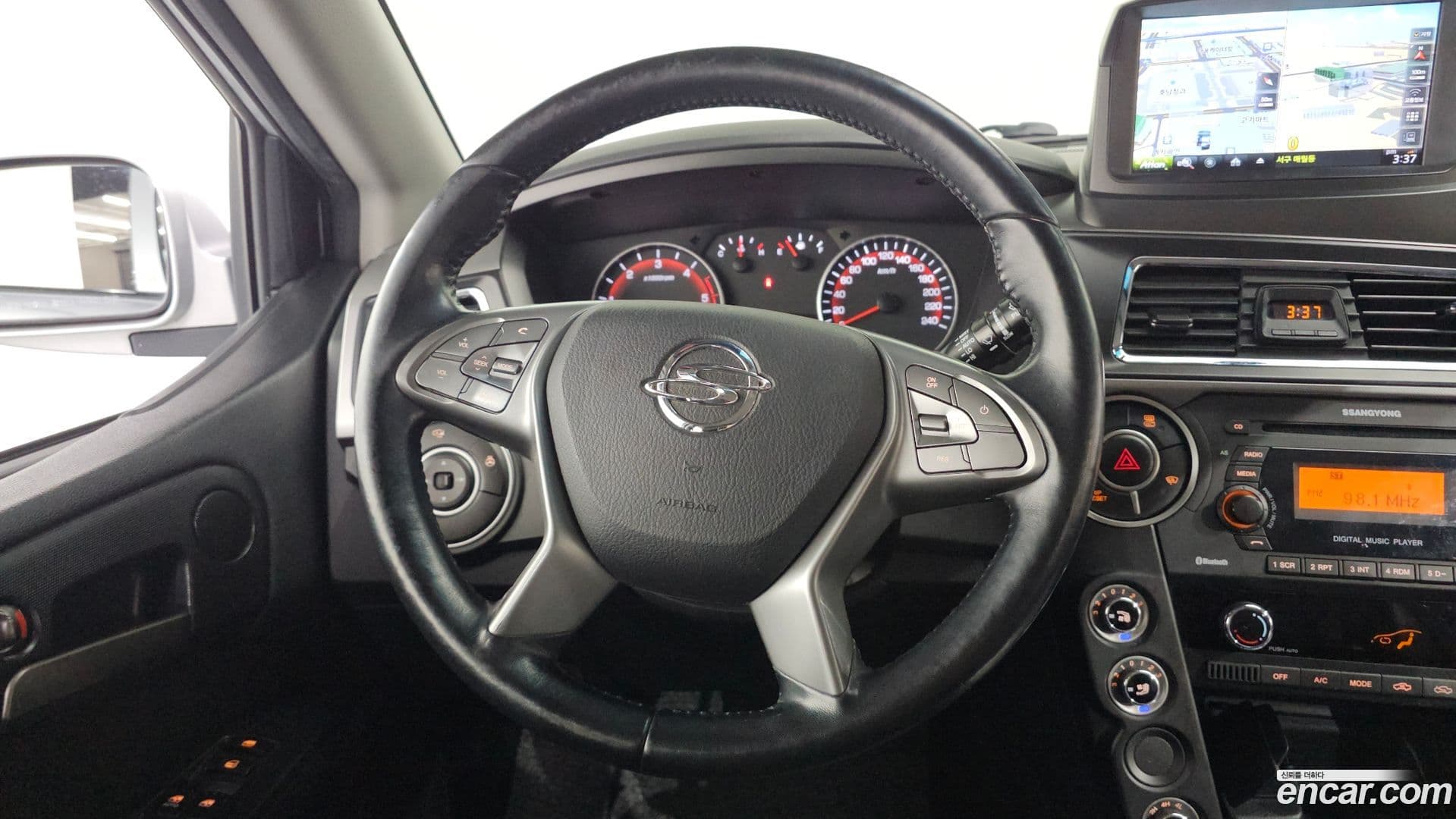 Main__Slider__Photo:KORANDO KG_Mobility_Ssangyong 2016.8-10