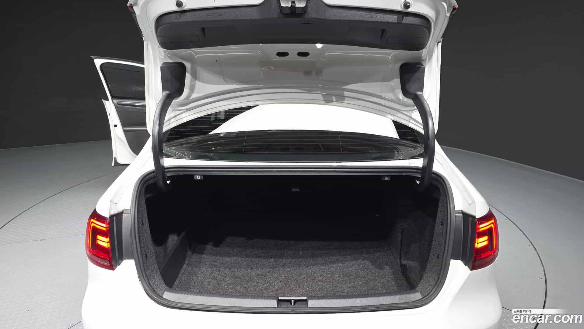 Jetta Volkswagen 2014.6-OPTION-024