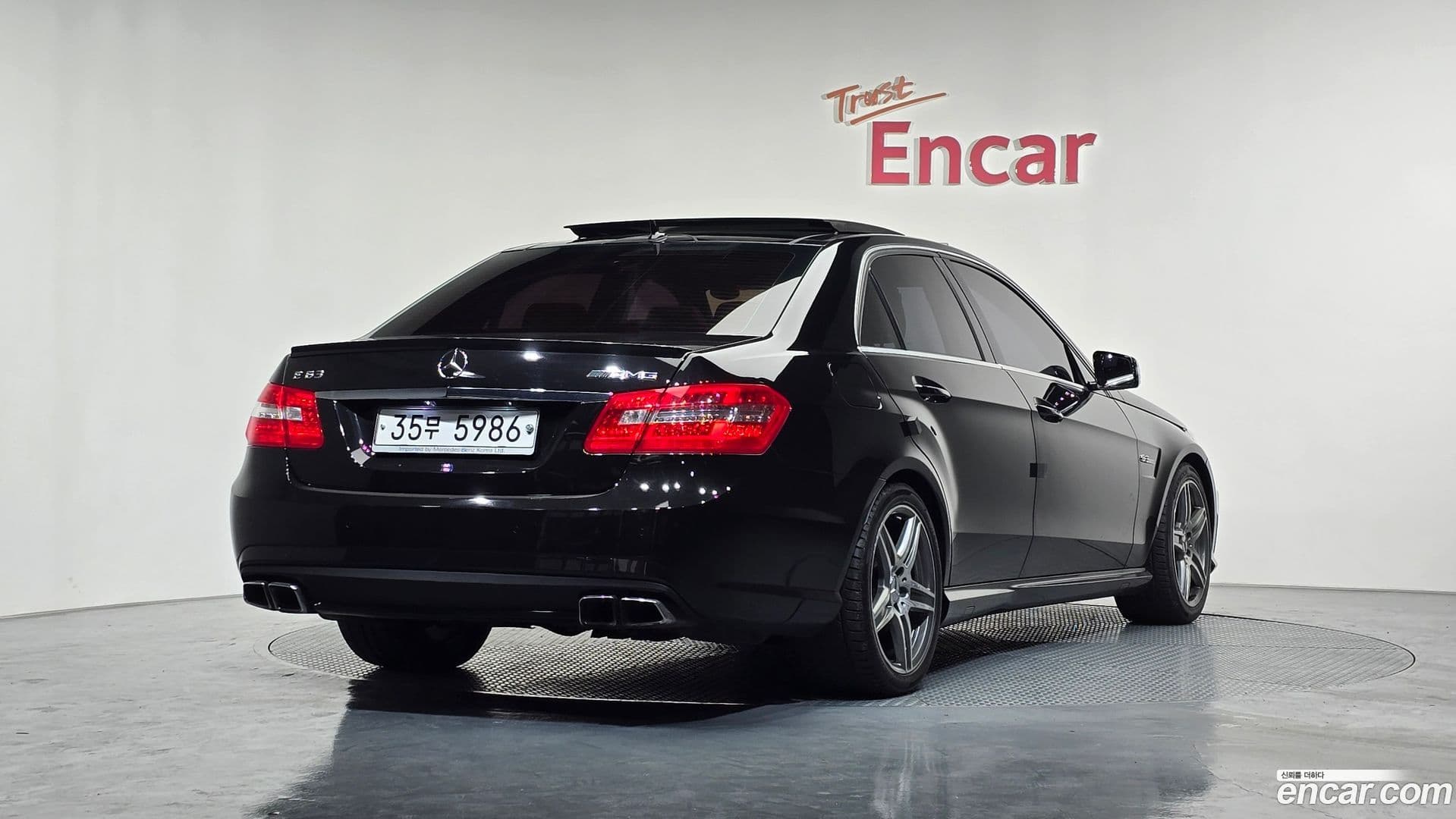 Main__Slider__Photo:E-Class Mercedes-Benz 2009.11-1