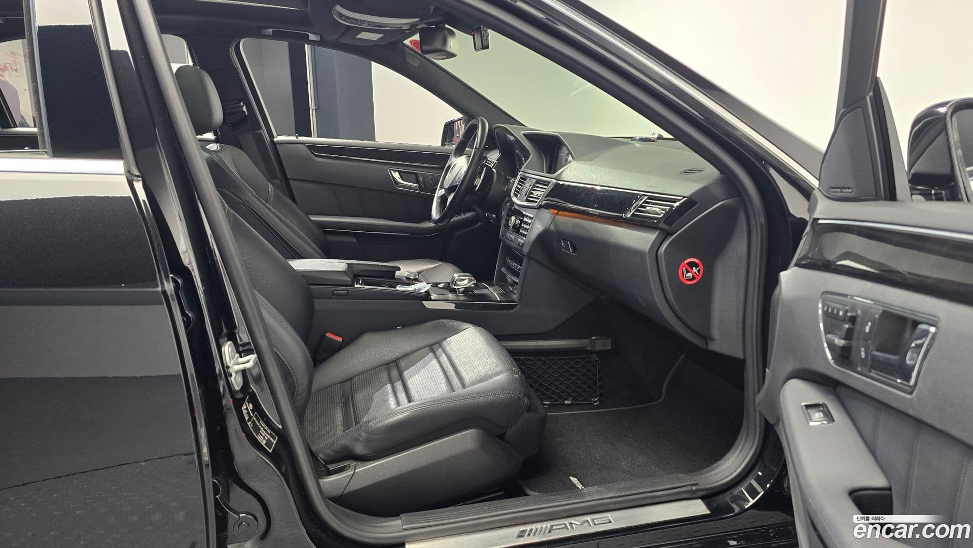 Main__Slider__Photo:E-Class Mercedes-Benz 2009.11-10