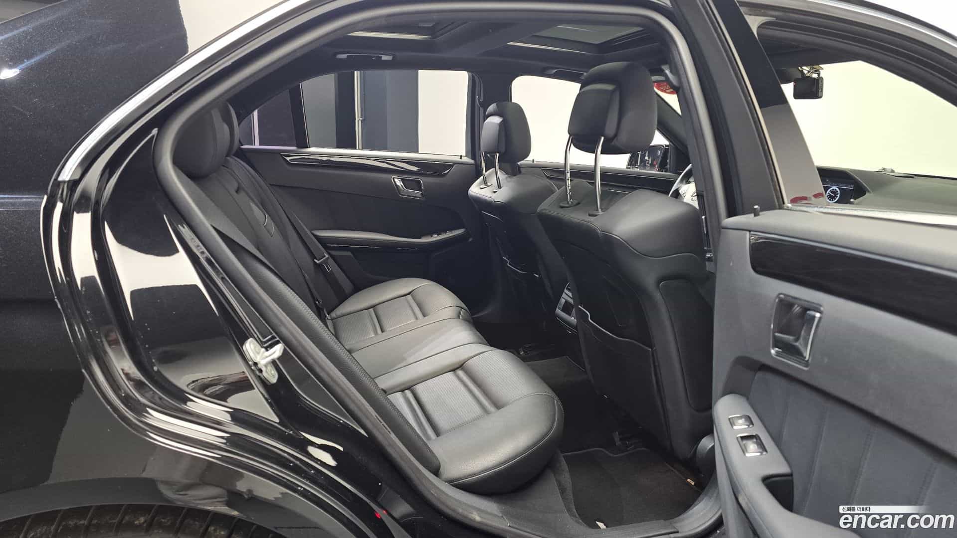 E-Class Mercedes-Benz 2009.11-OPTION-016