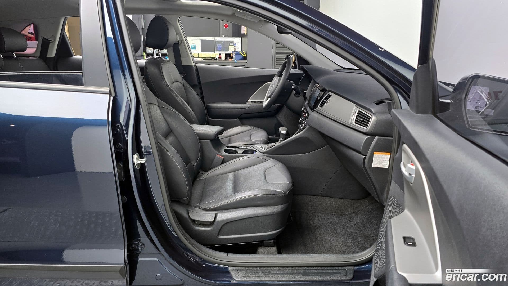 Main__Slider__Photo:Niro Kia 2017.8-9