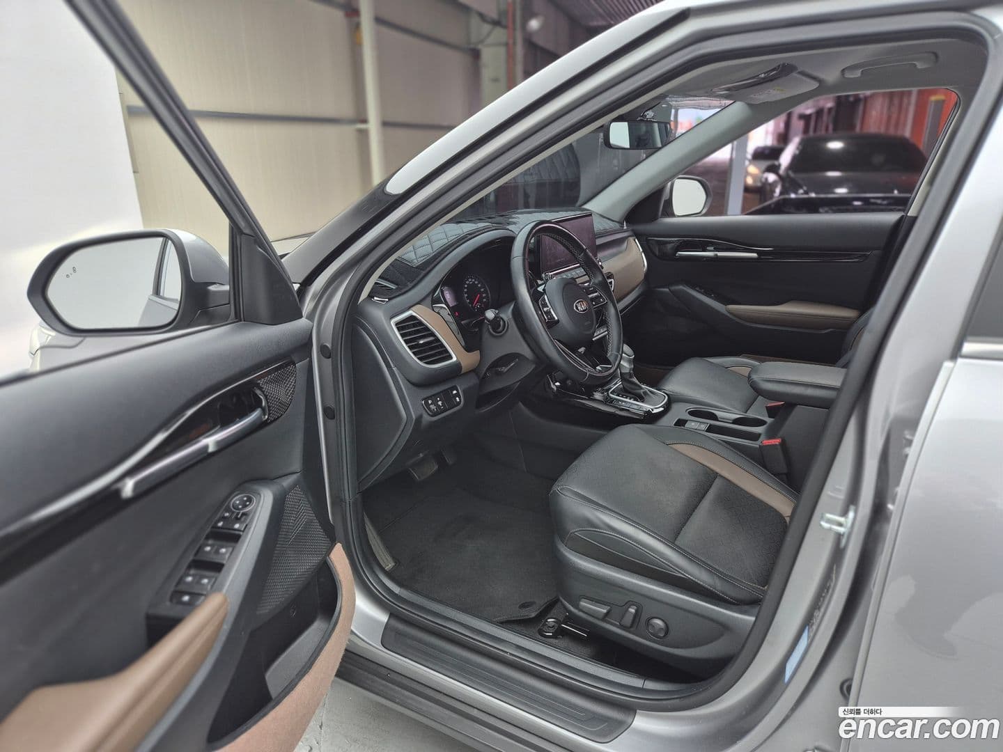 Main__Slider__Photo:Seltos Kia 2021.3-8