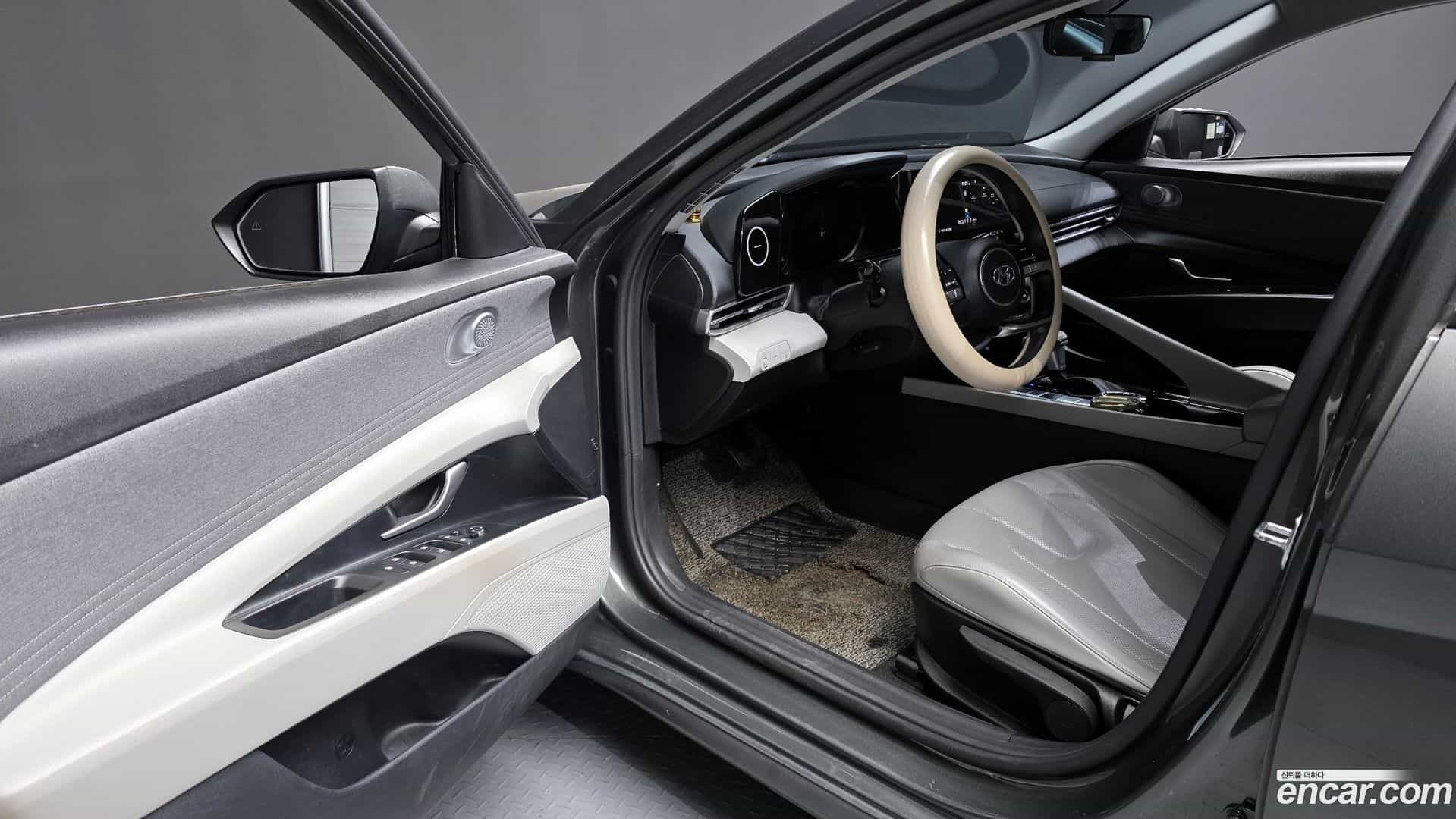 AVANTE Hyundai 2021.1-INNER-010