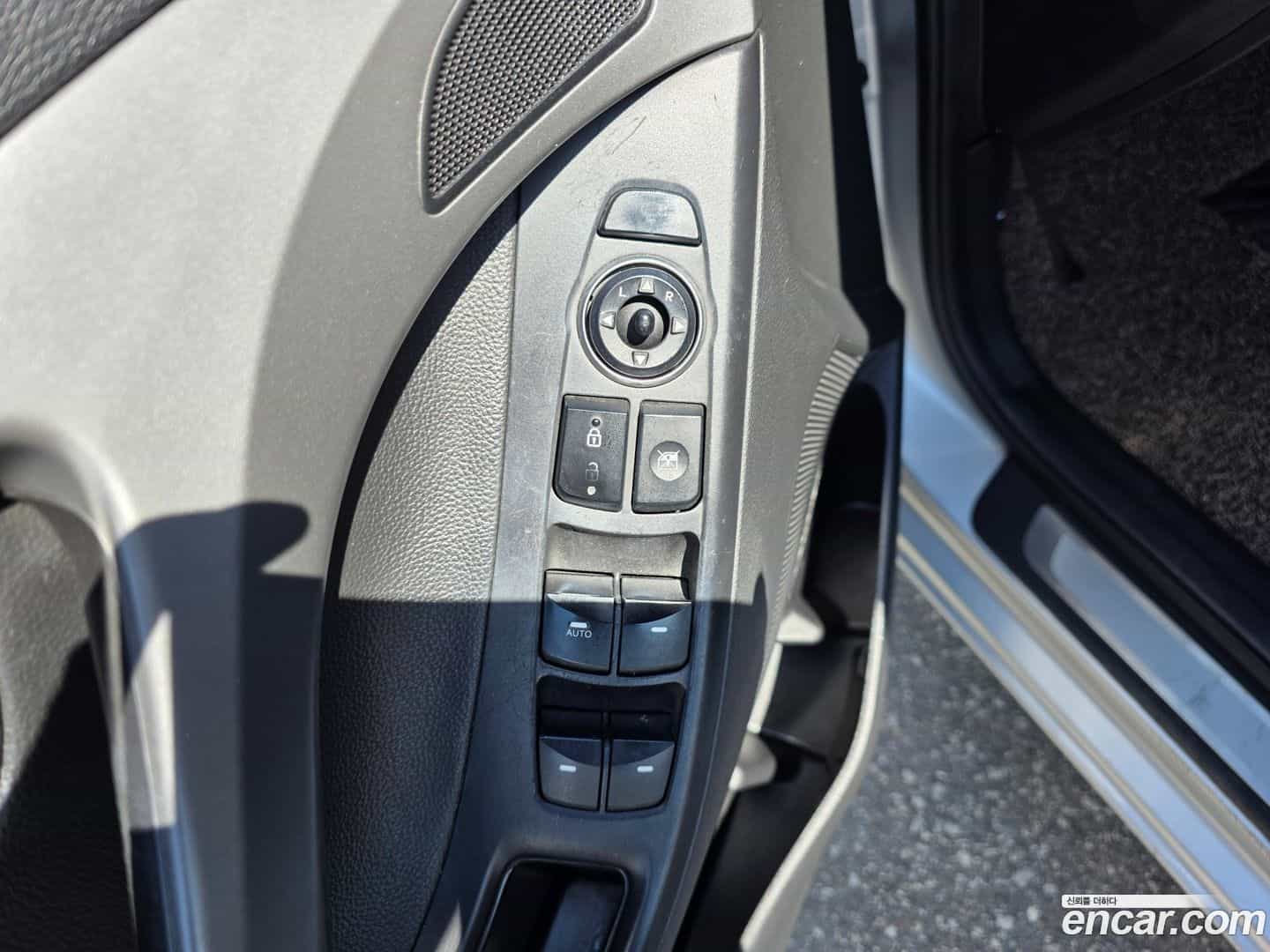 AVANTE Hyundai 2013.10-OPTION-015