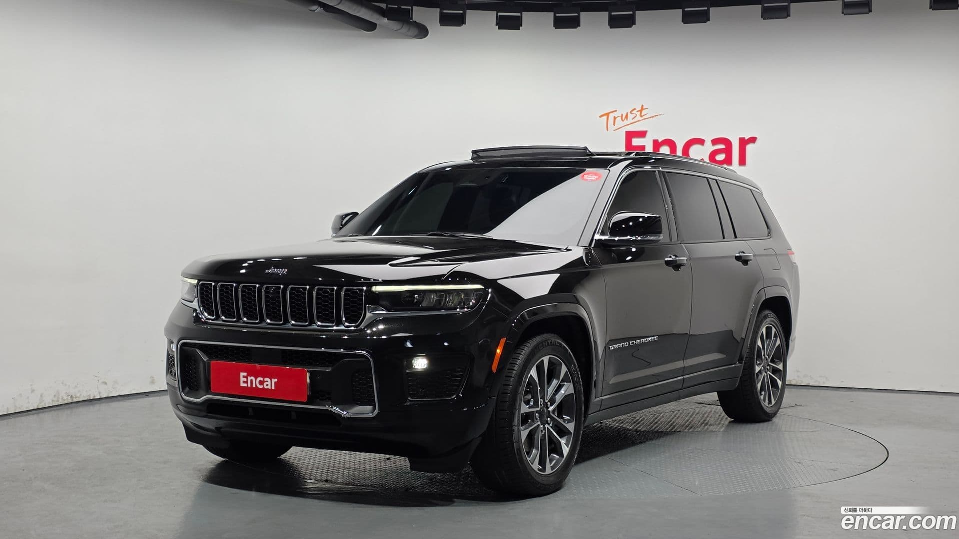 Main__Slider__Photo:Cherokee Jeep 2021.11-0