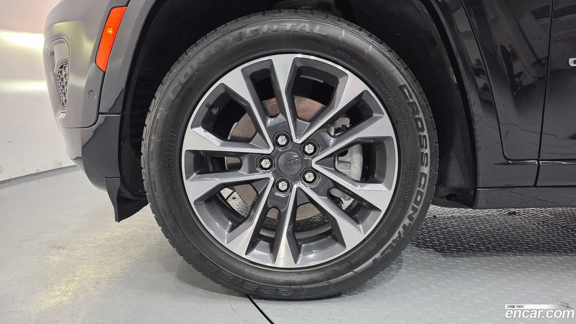 Main__Slider__Photo:Cherokee Jeep 2021.11-4