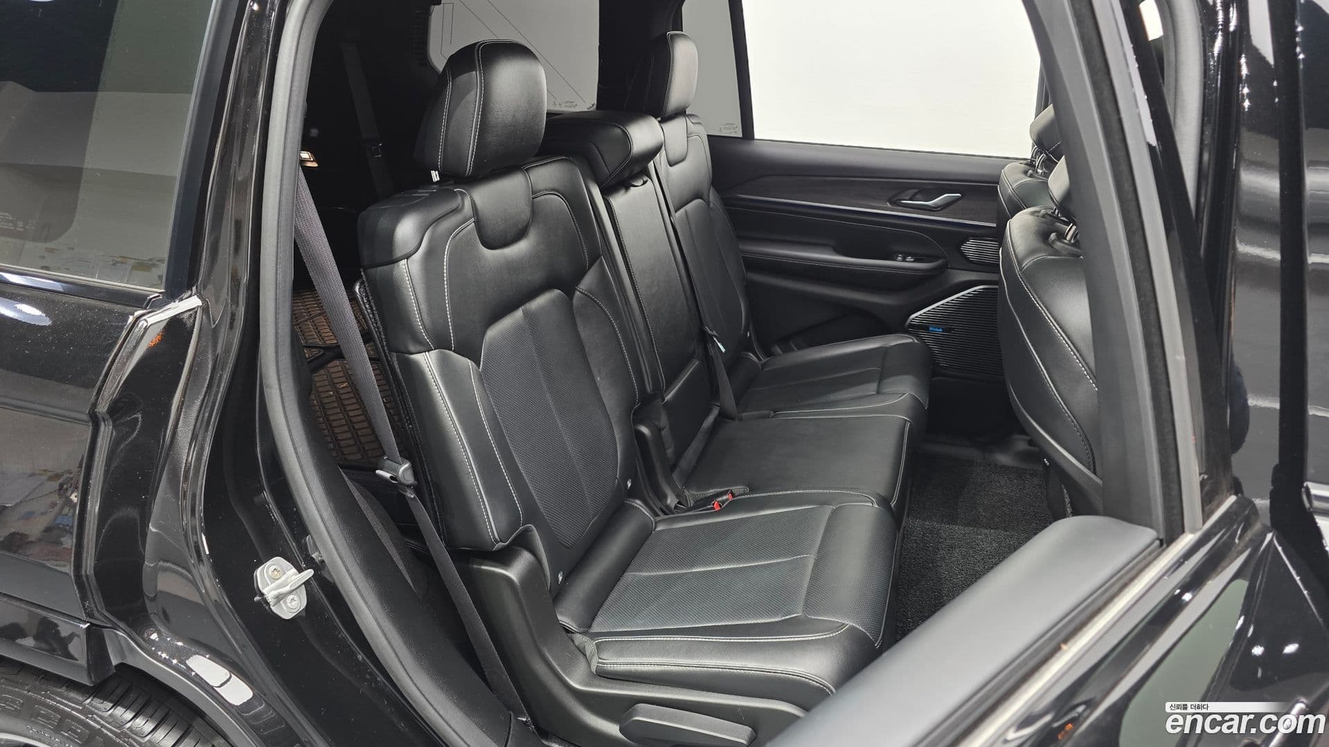 Main__Slider__Photo:Cherokee Jeep 2021.11-11