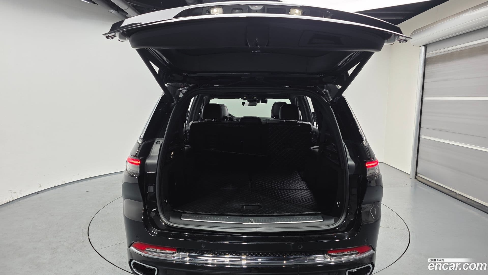 Main__Slider__Photo:Cherokee Jeep 2021.11-19