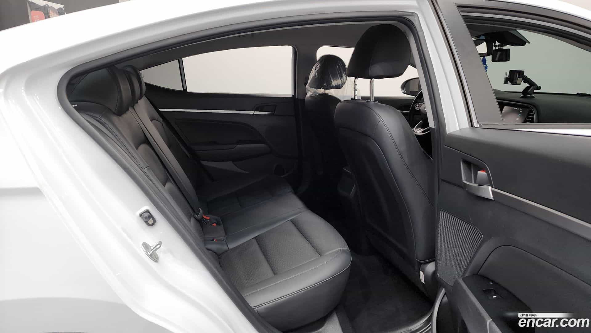 AVANTE Hyundai 2019.9-OPTION-016