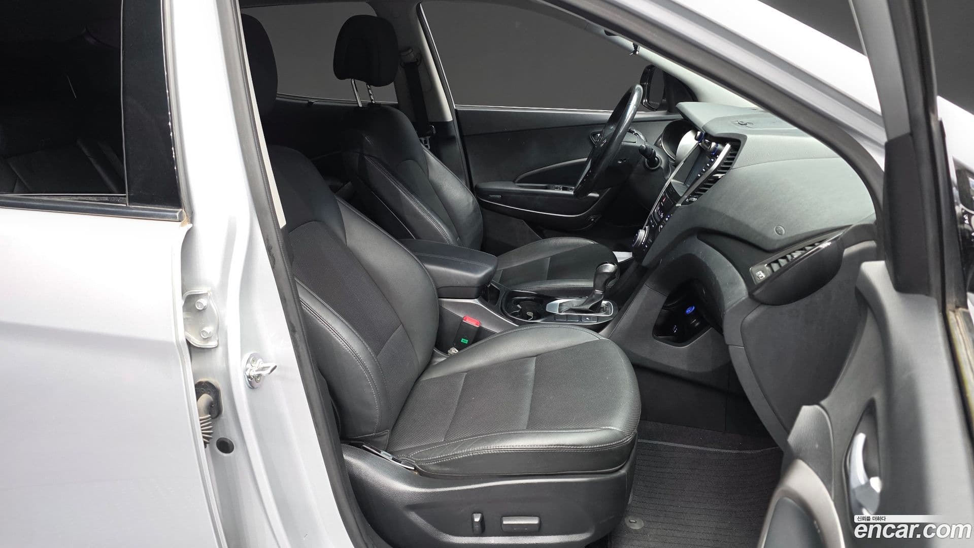 Main__Slider__Photo:Santafe Hyundai 2015.7-10