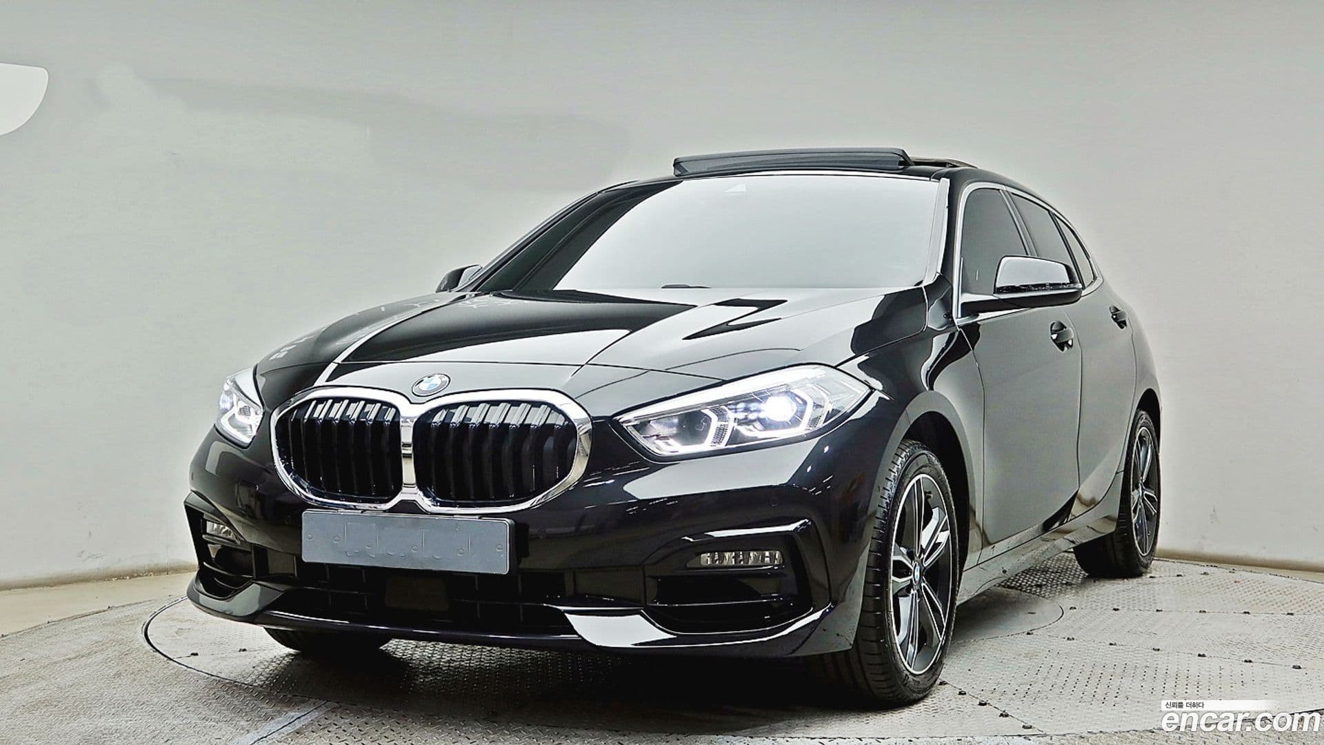 Main__Slider__Photo:1-Series BMW 2022.0-0